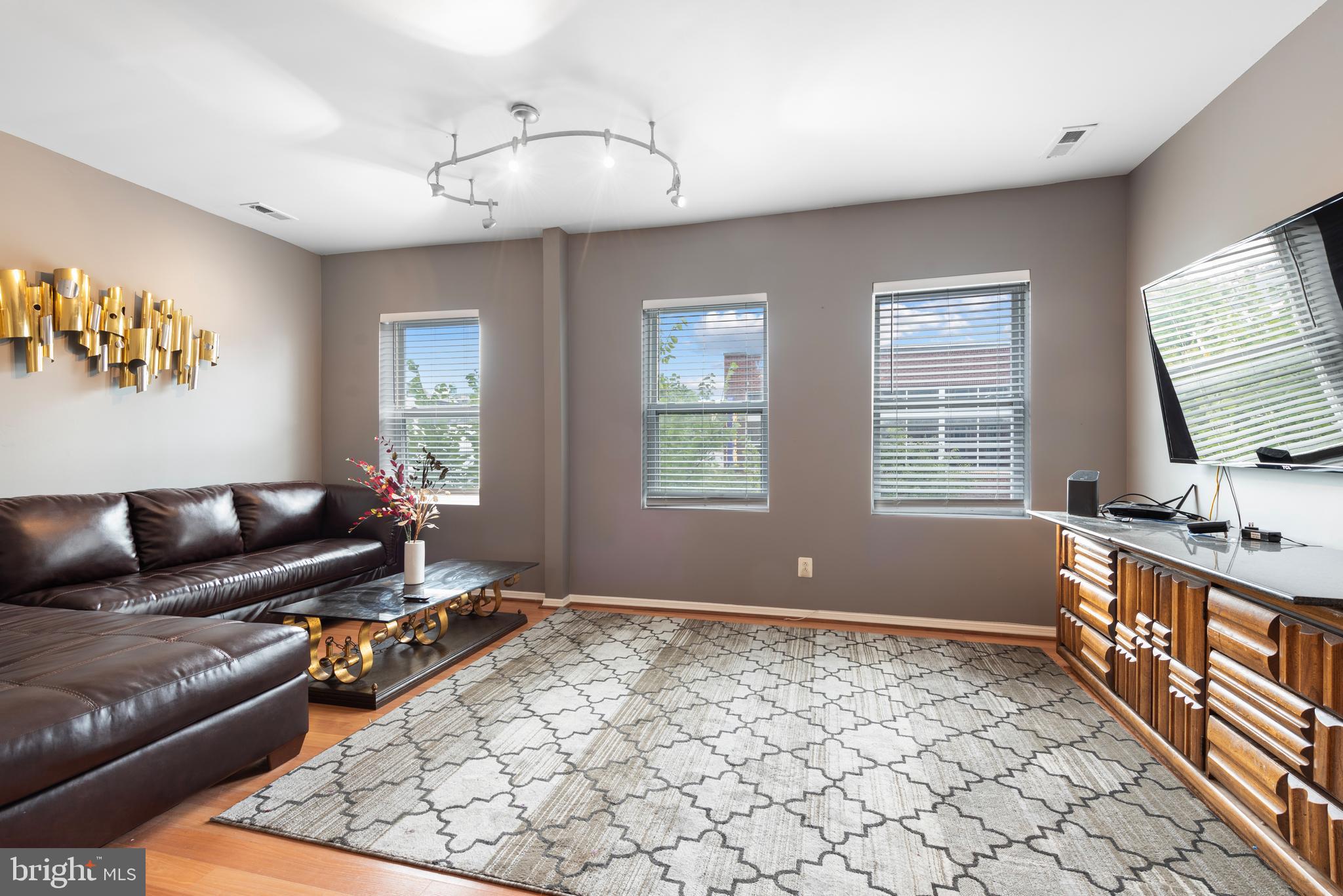 STATION NORTH ARTS DISTRICT - Residential Income