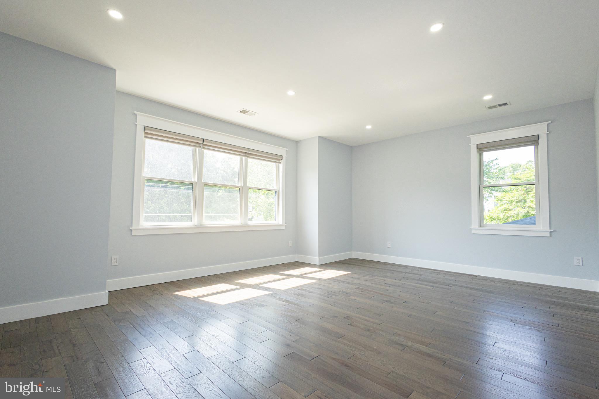 VIENNA WOODS - Residential