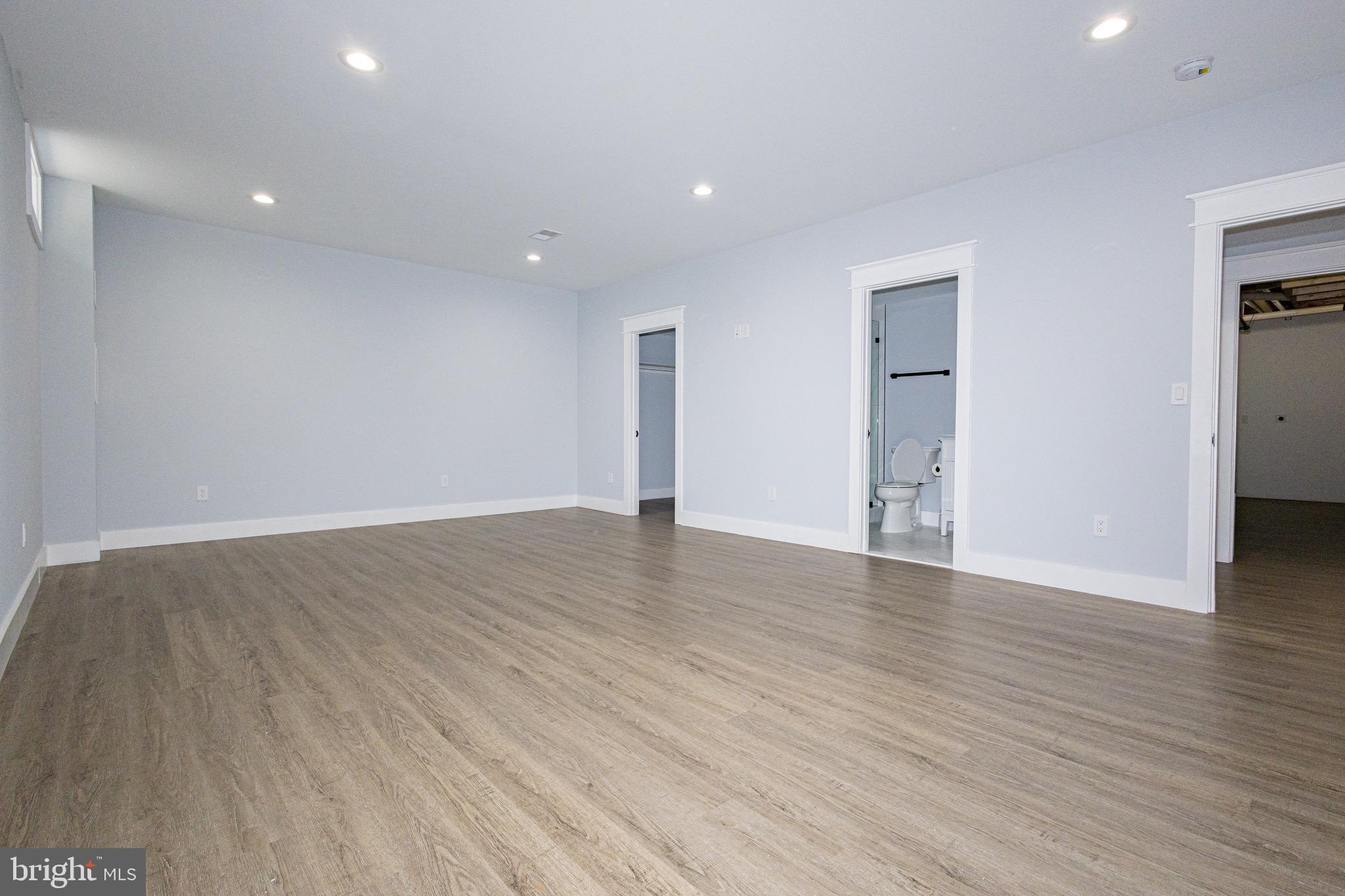 VIENNA WOODS - Residential