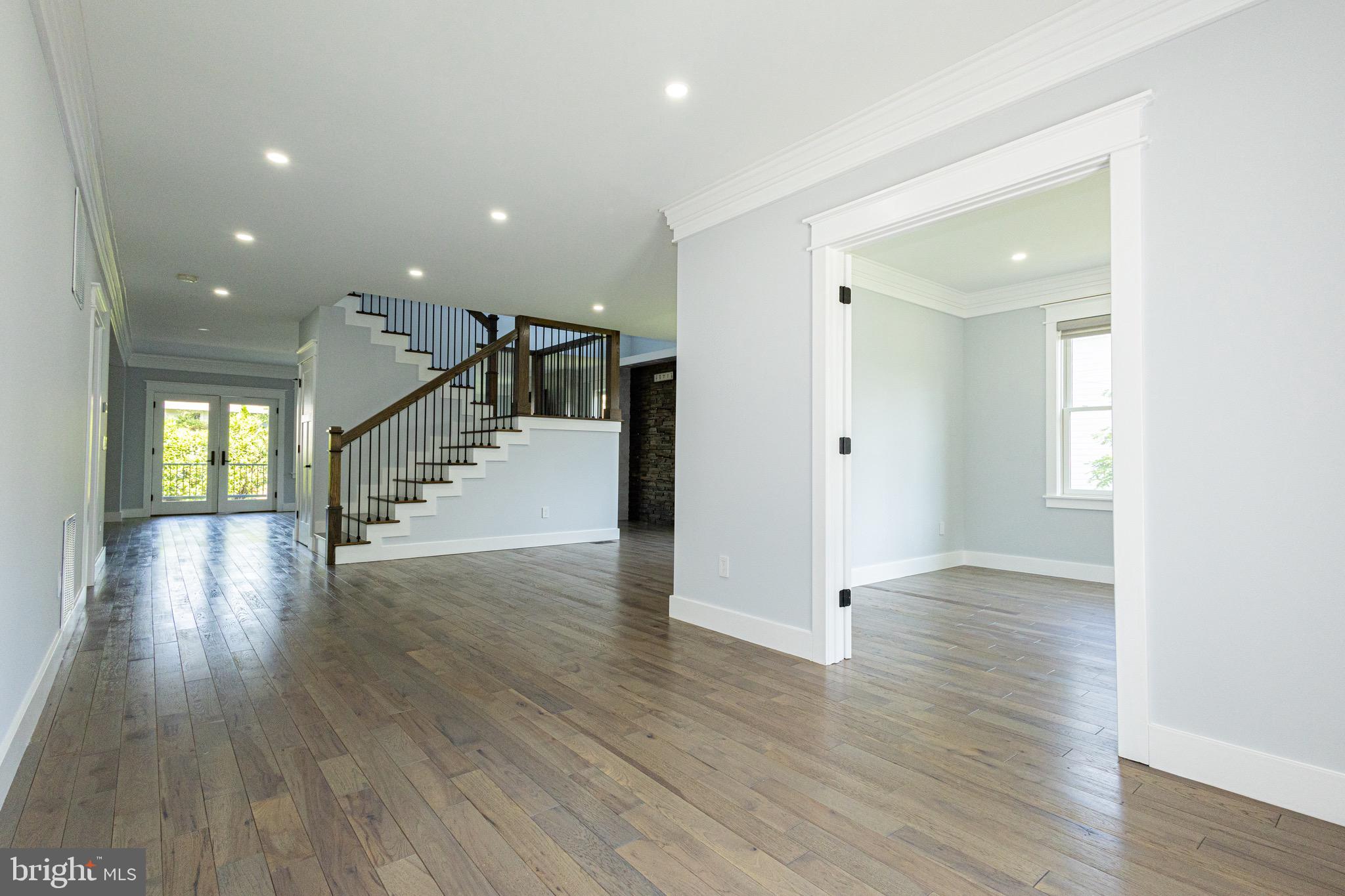VIENNA WOODS - Residential