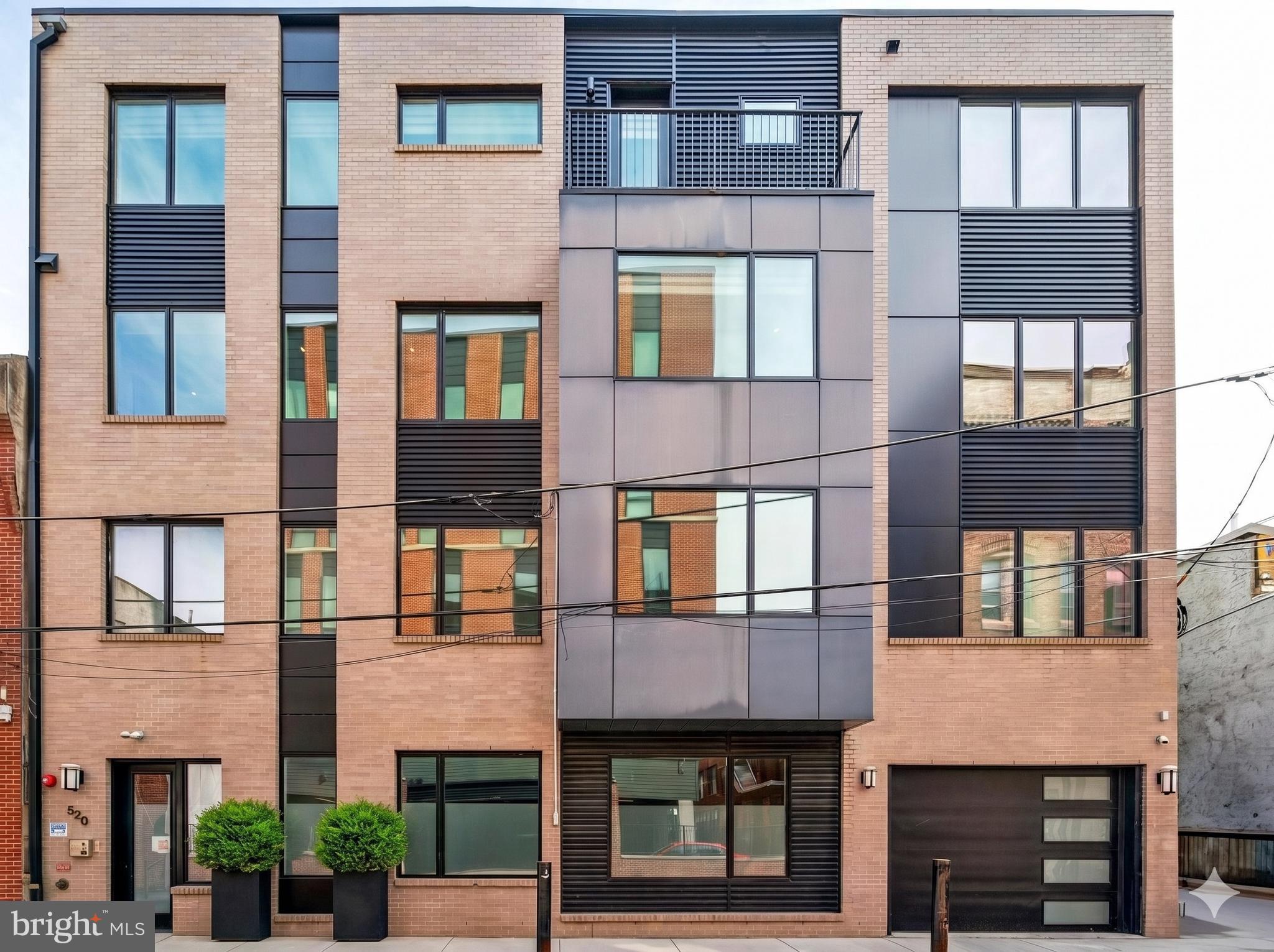 QUEEN VILLAGE - Residential