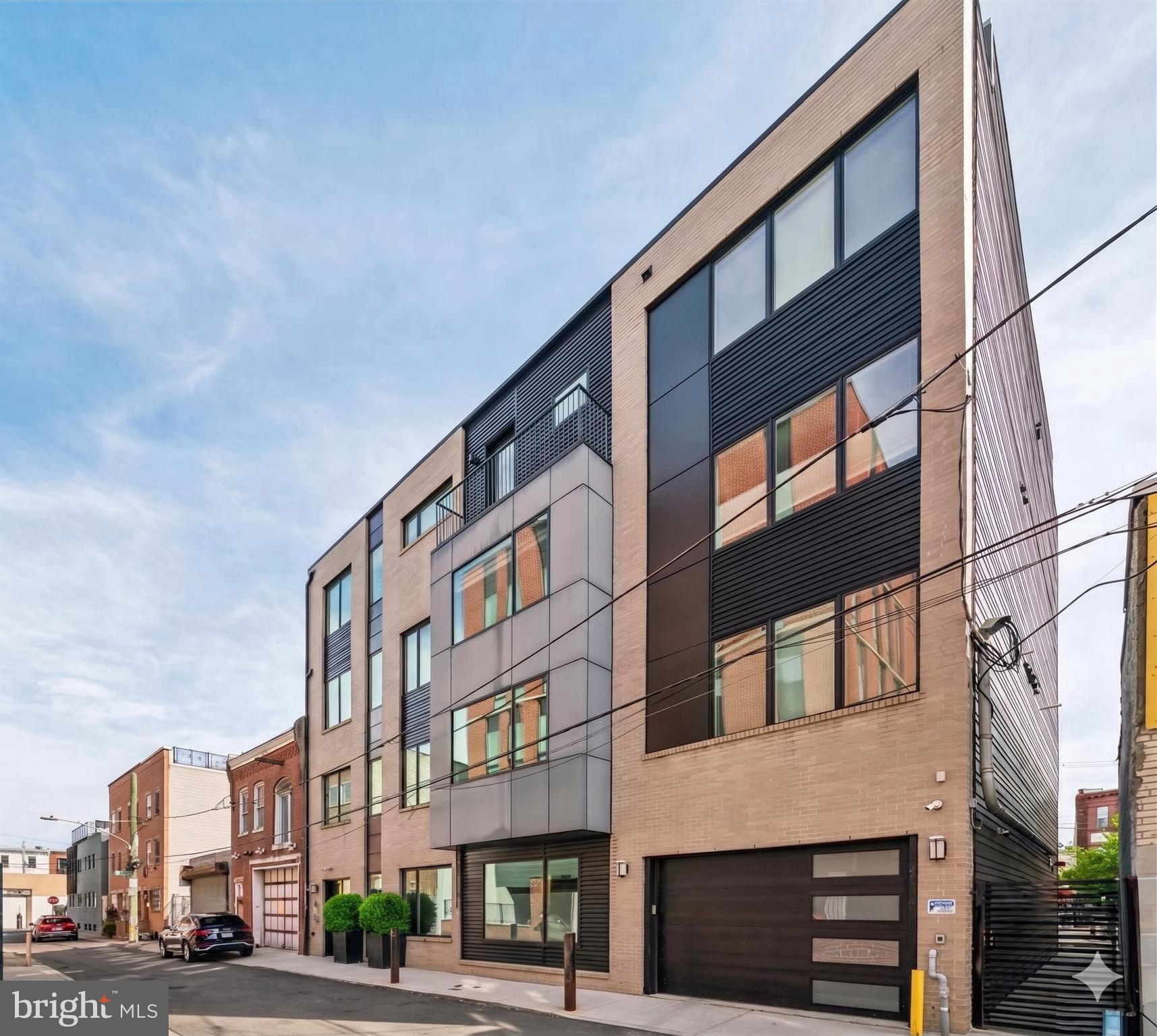 QUEEN VILLAGE - Residential