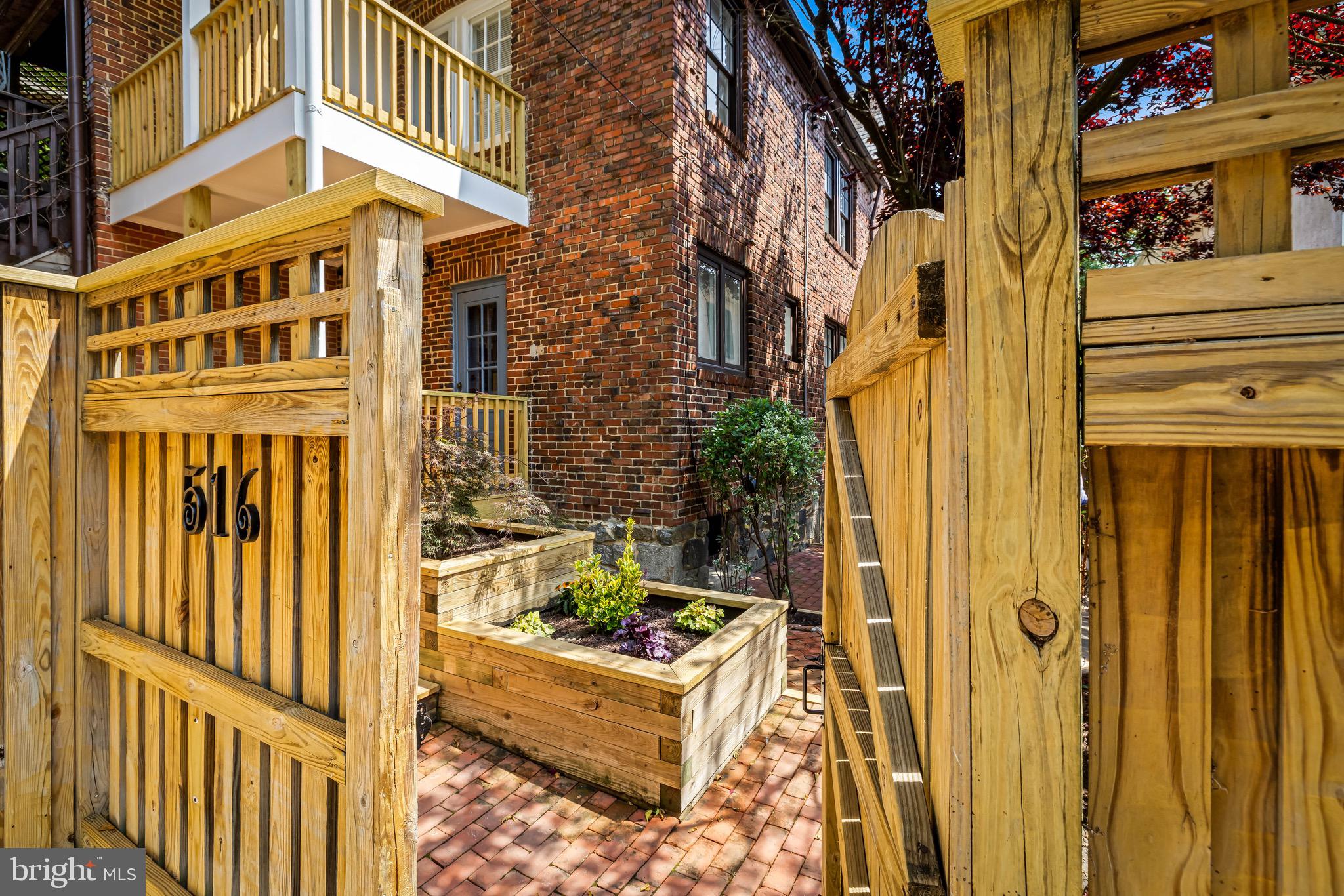 PEN LUCY - Residential