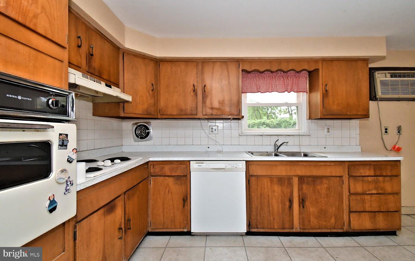 CRESTWYCK - Residential