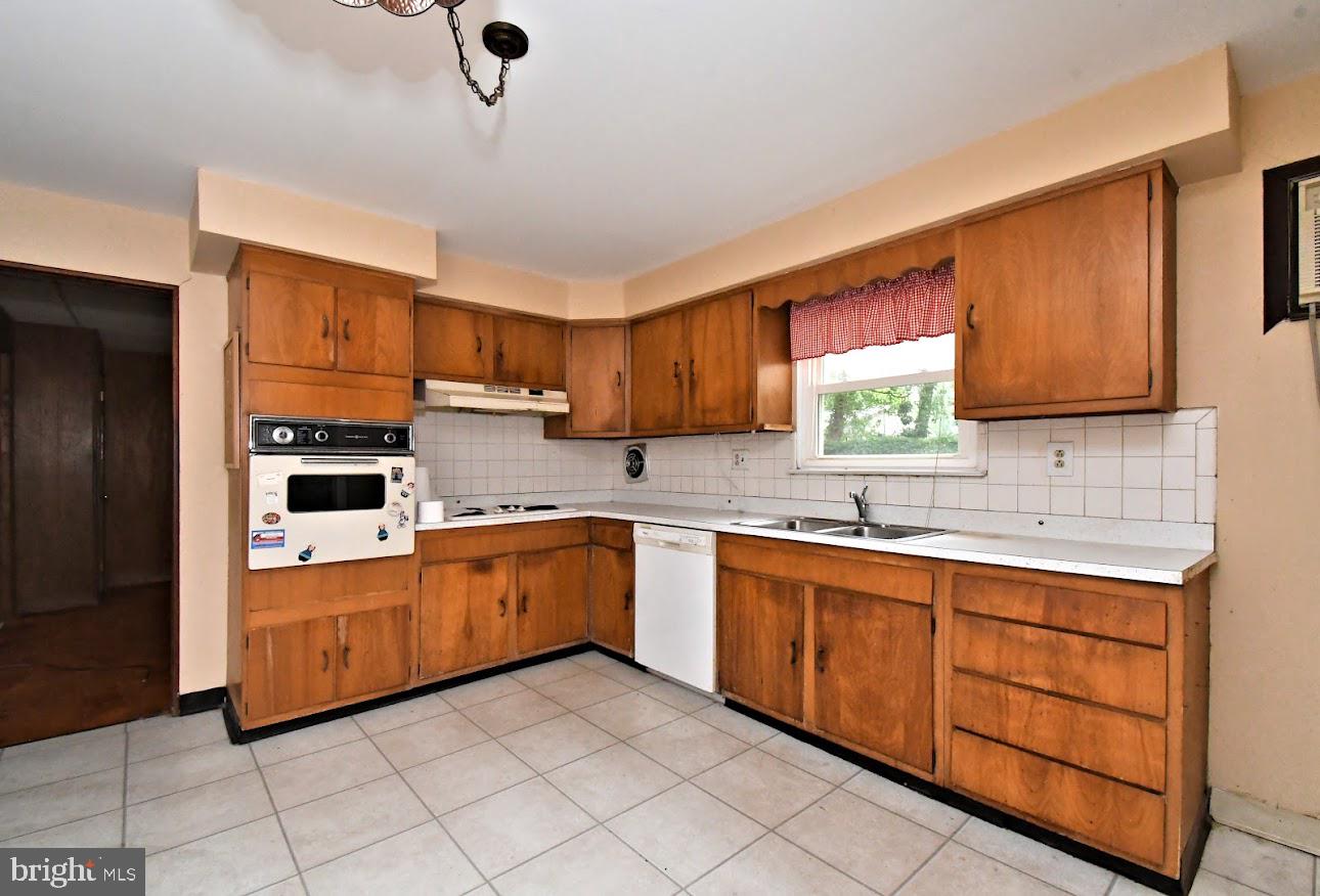 CRESTWYCK - Residential