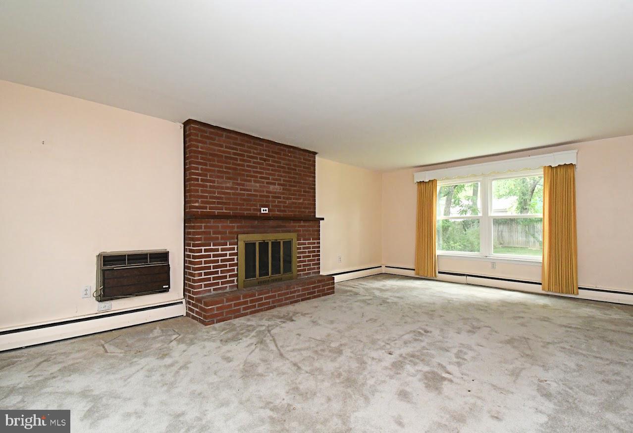 CRESTWYCK - Residential