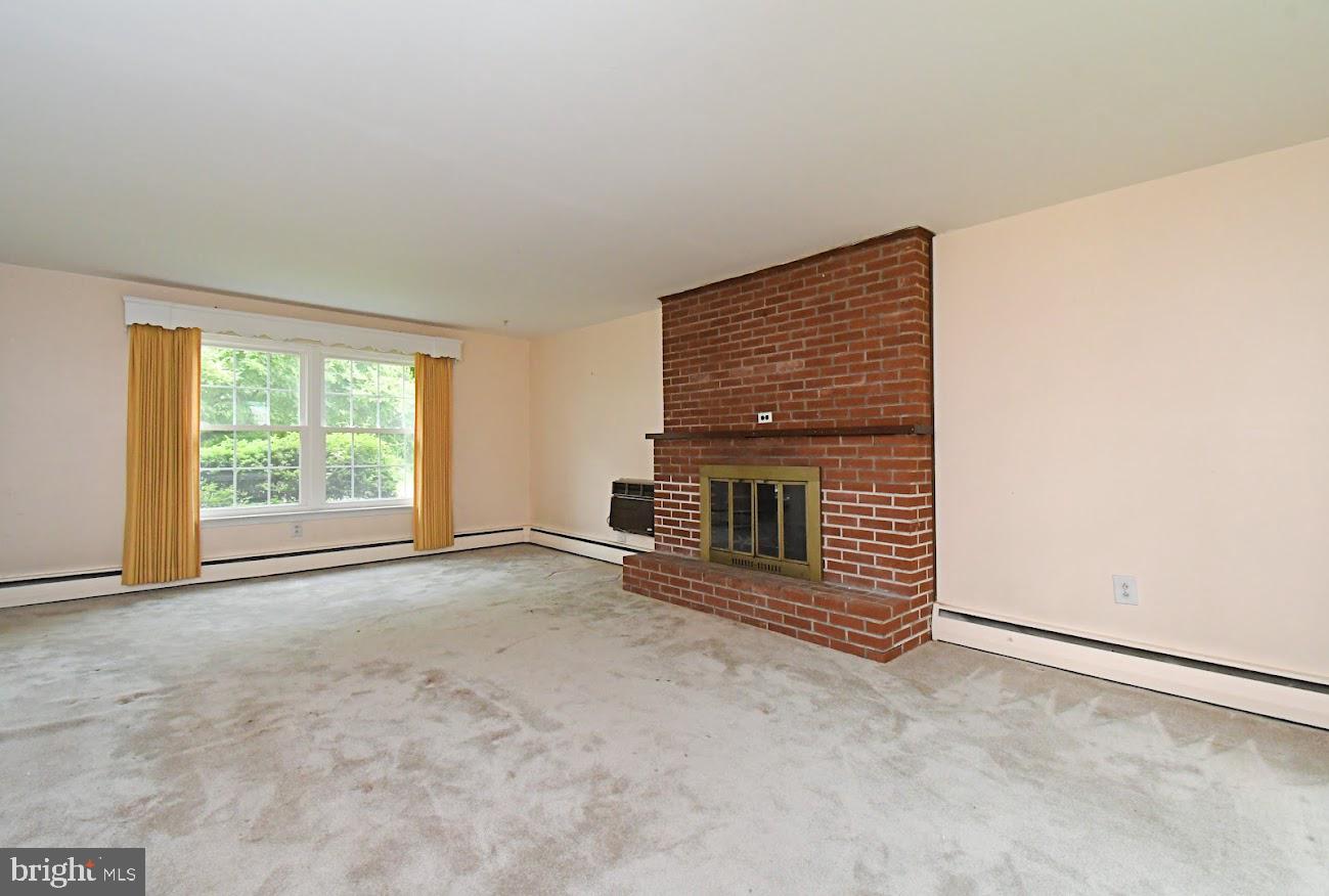 CRESTWYCK - Residential