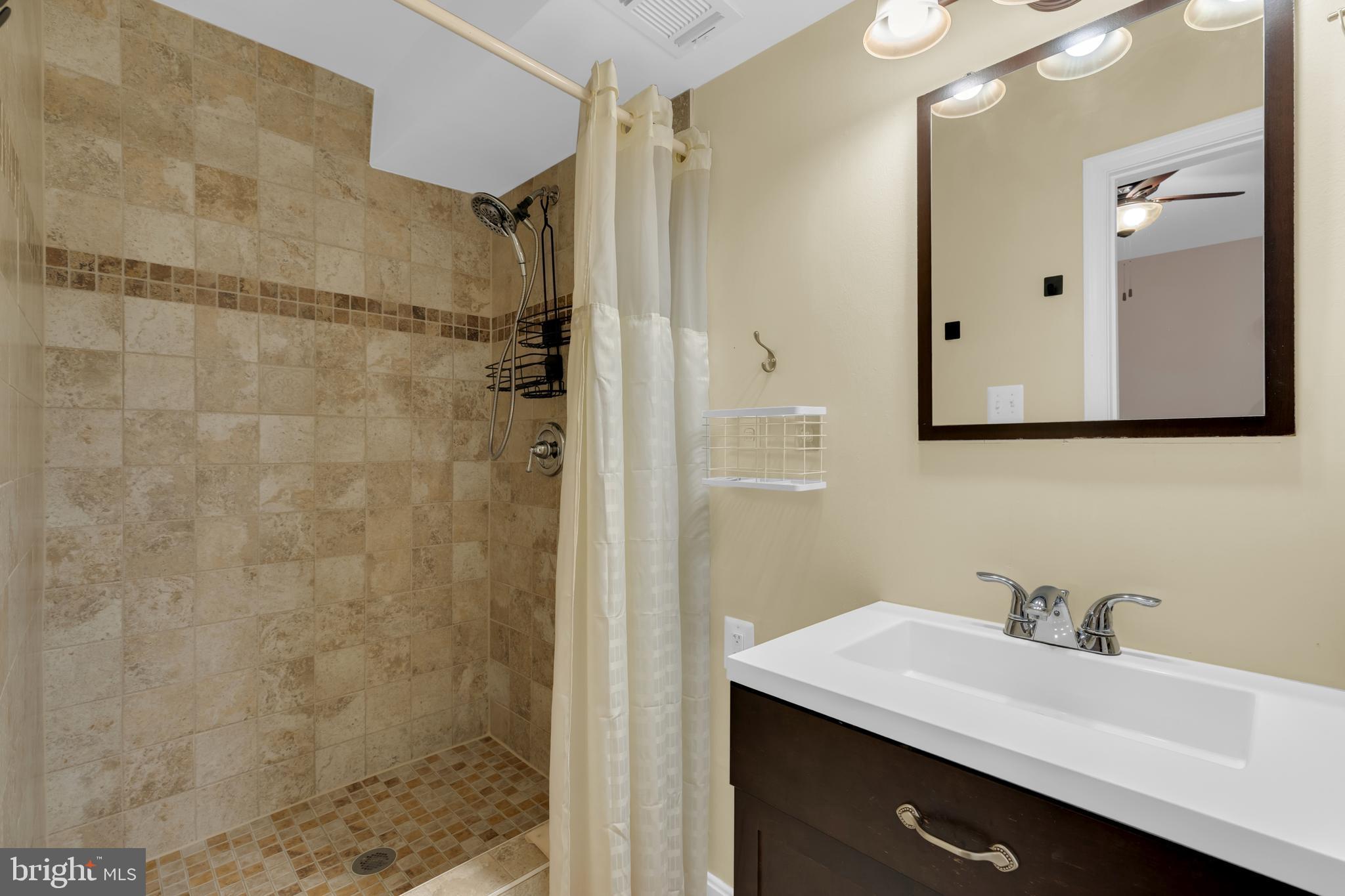 WASHINGTON SQUARE - Residential