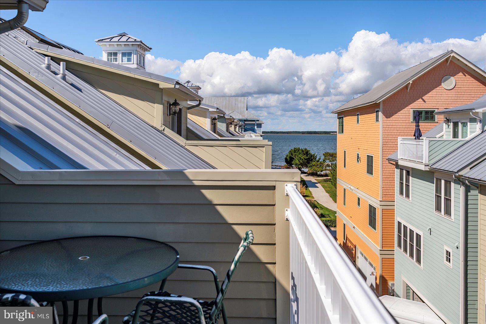 SUNSET ISLAND - Residential