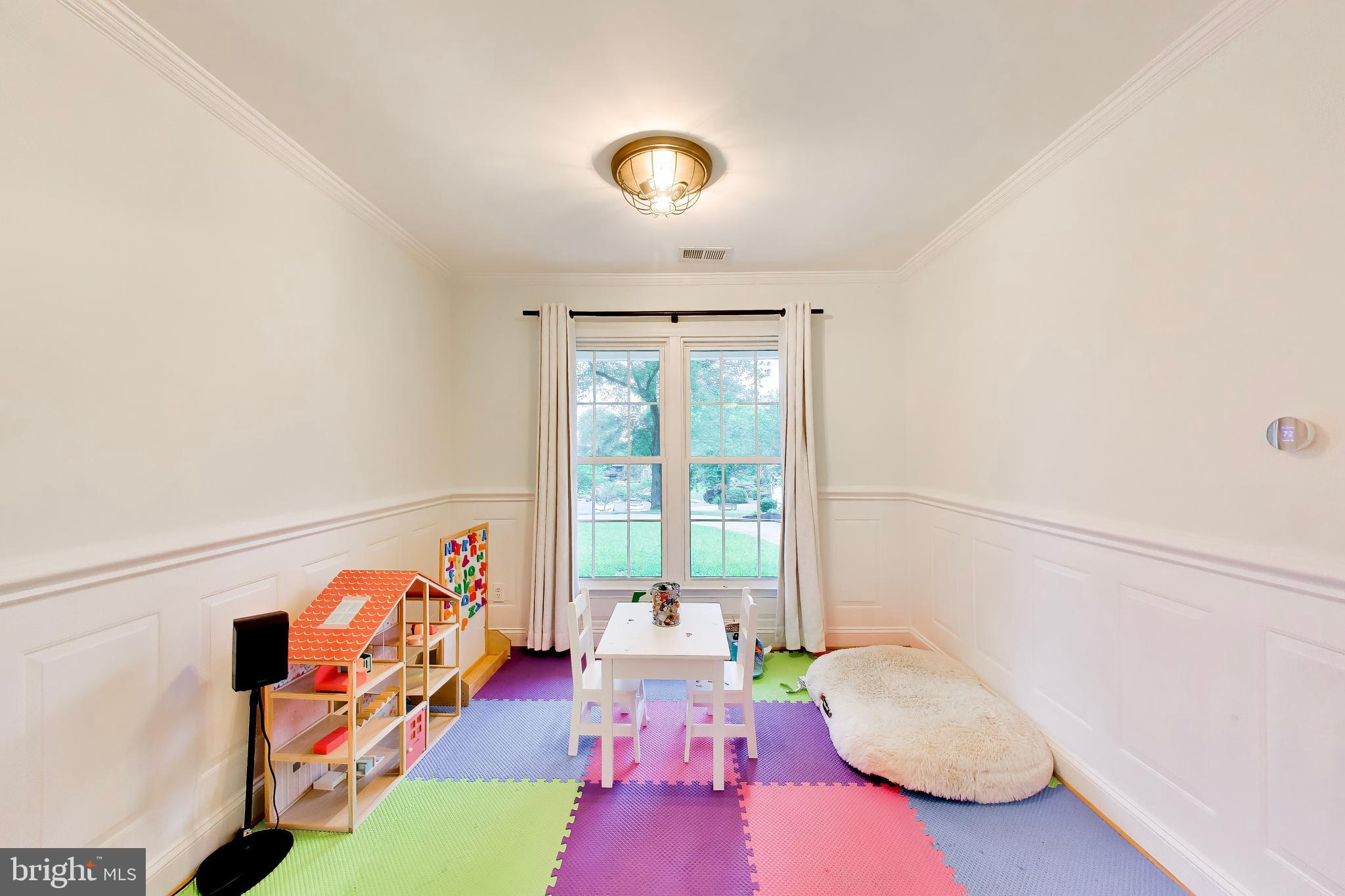 STONEYBROOKE - Residential