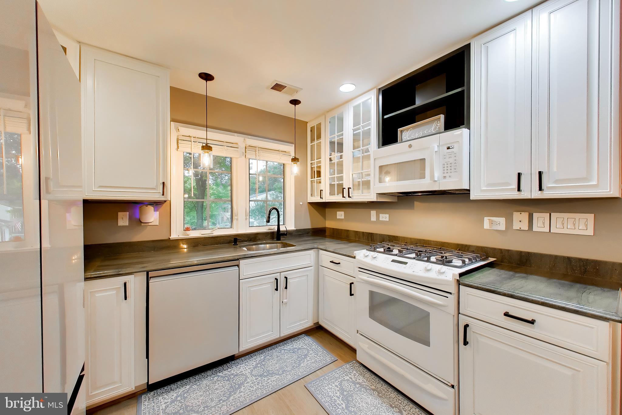 STONEYBROOKE - Residential