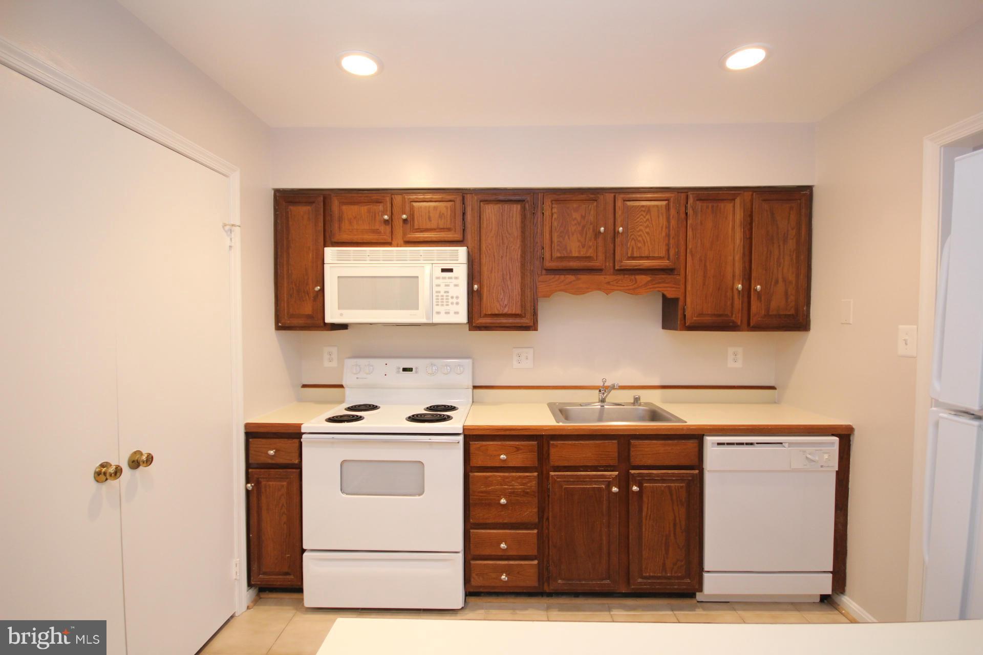 OLD BALLSTON SQUARE - Residential Lease