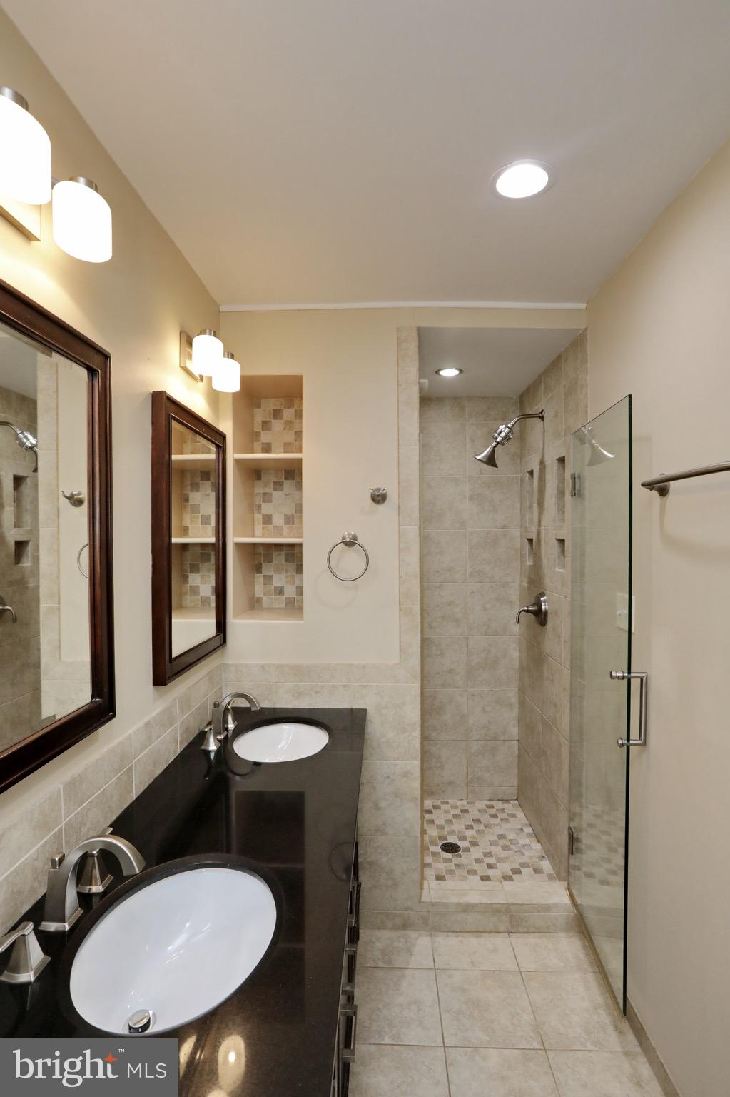 BRETON BAY ESTATES - Residential