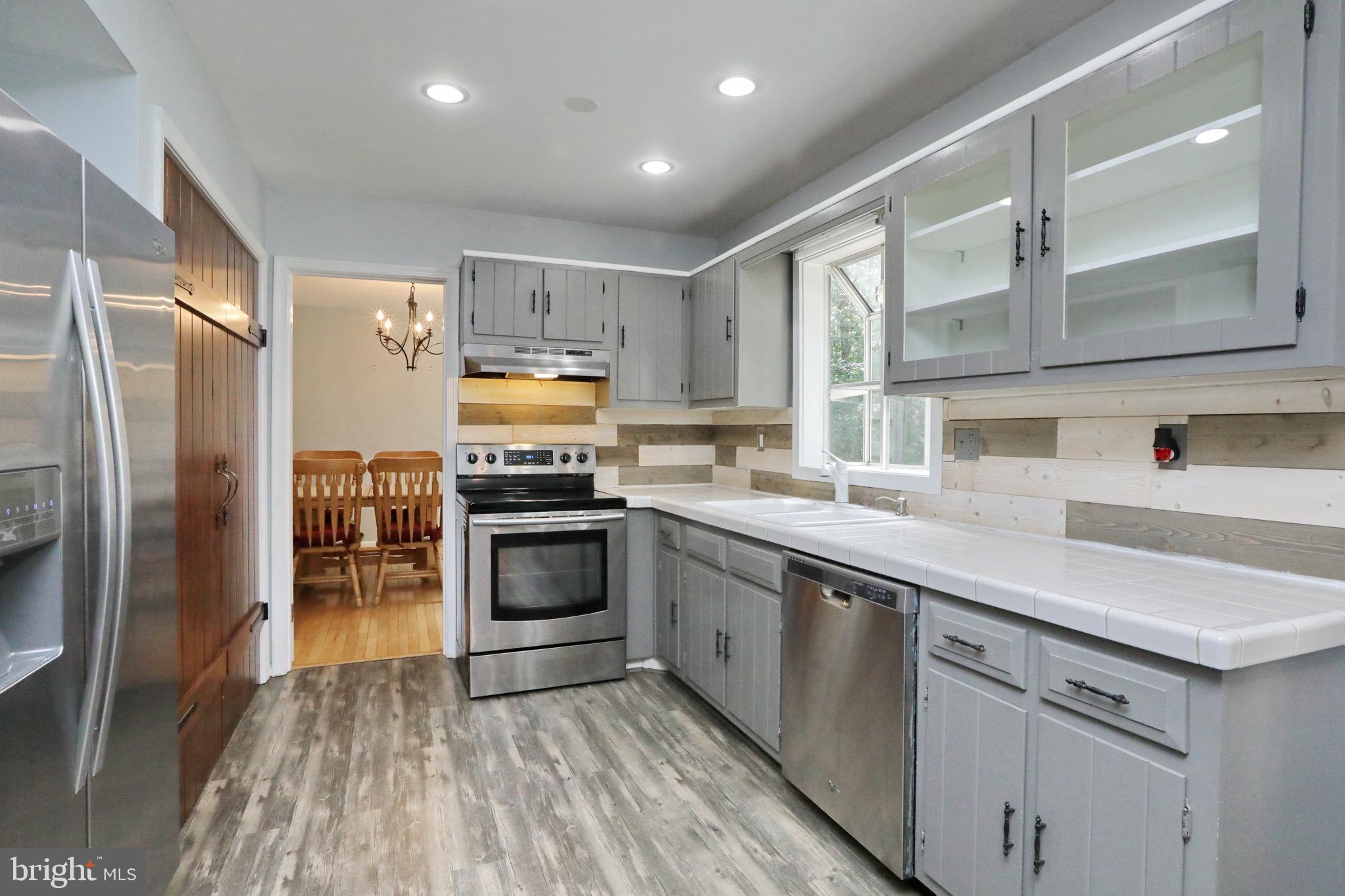 BRETON BAY ESTATES - Residential