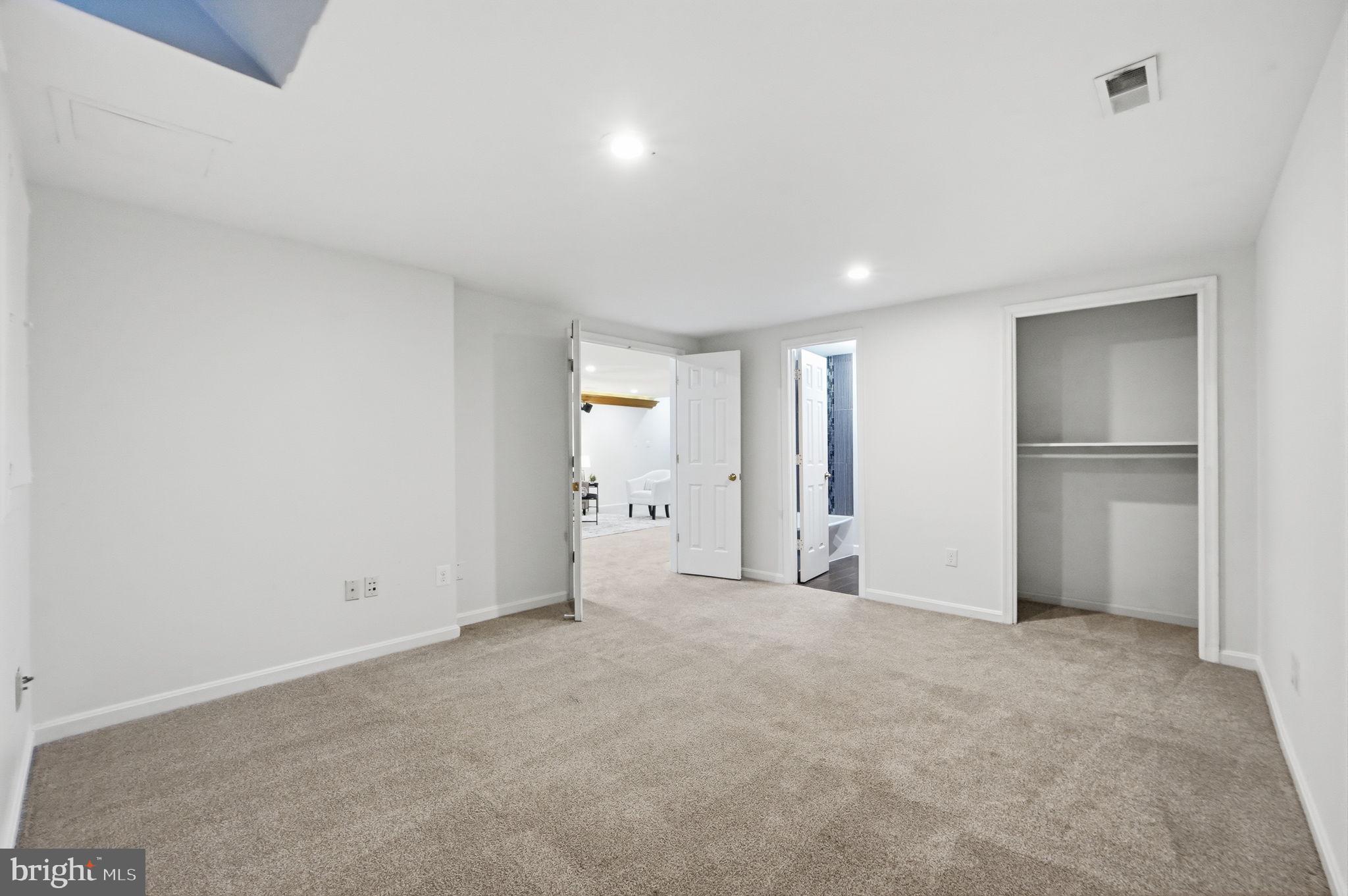 SOUTH RUN OAKS - Residential