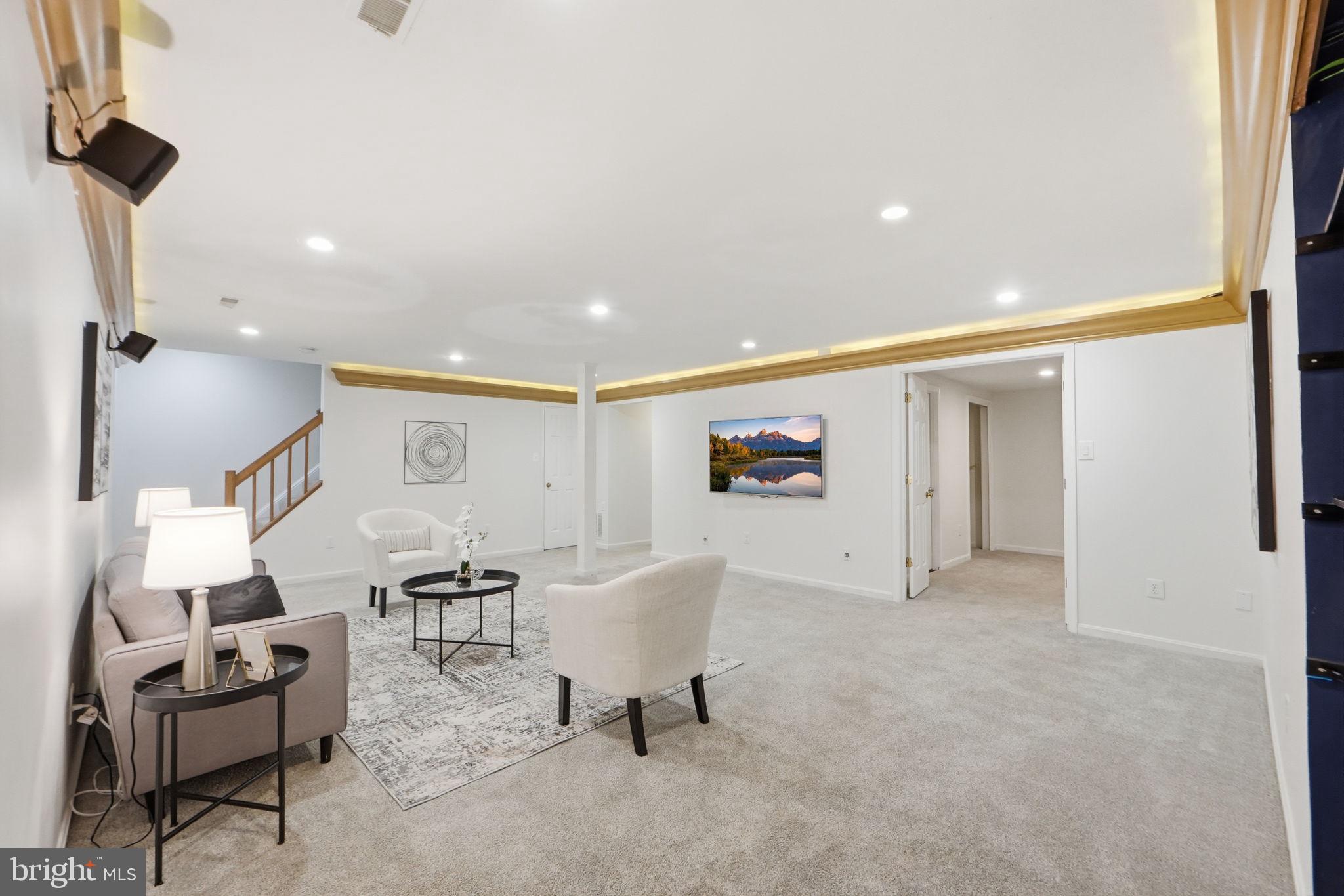 SOUTH RUN OAKS - Residential