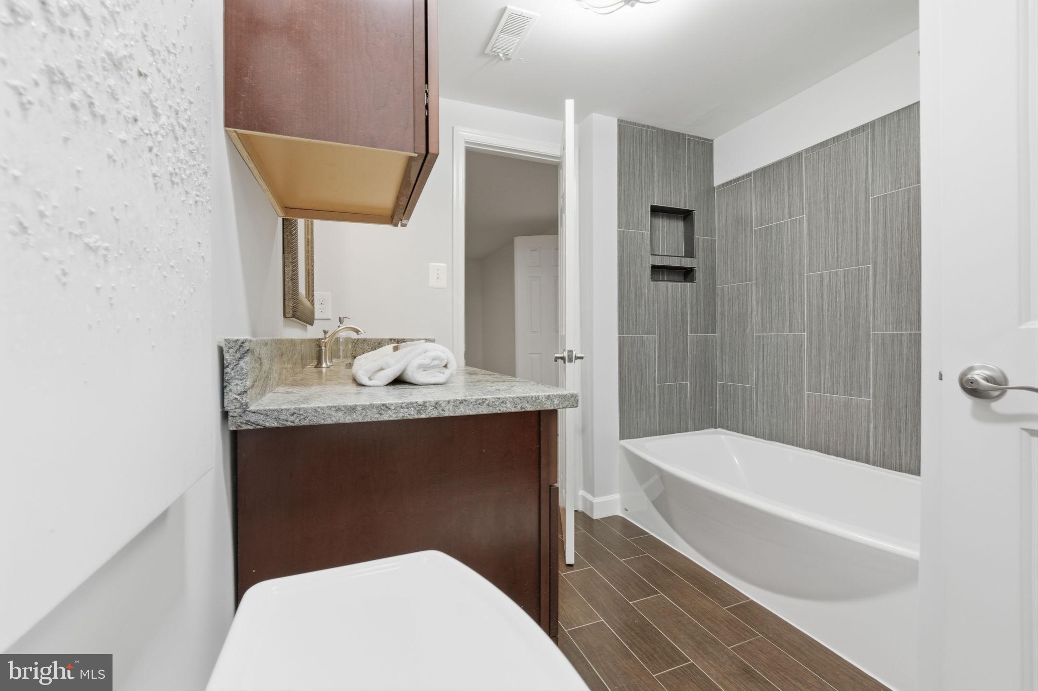 SOUTH RUN OAKS - Residential