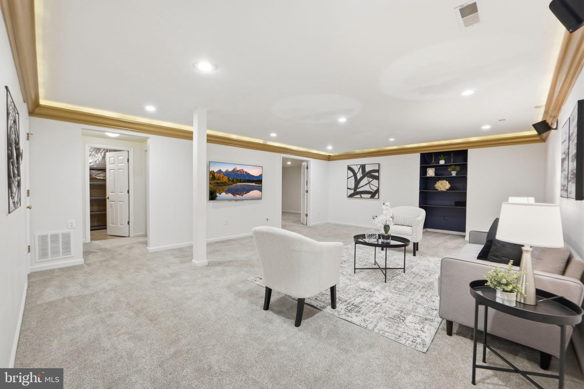 SOUTH RUN OAKS - Residential