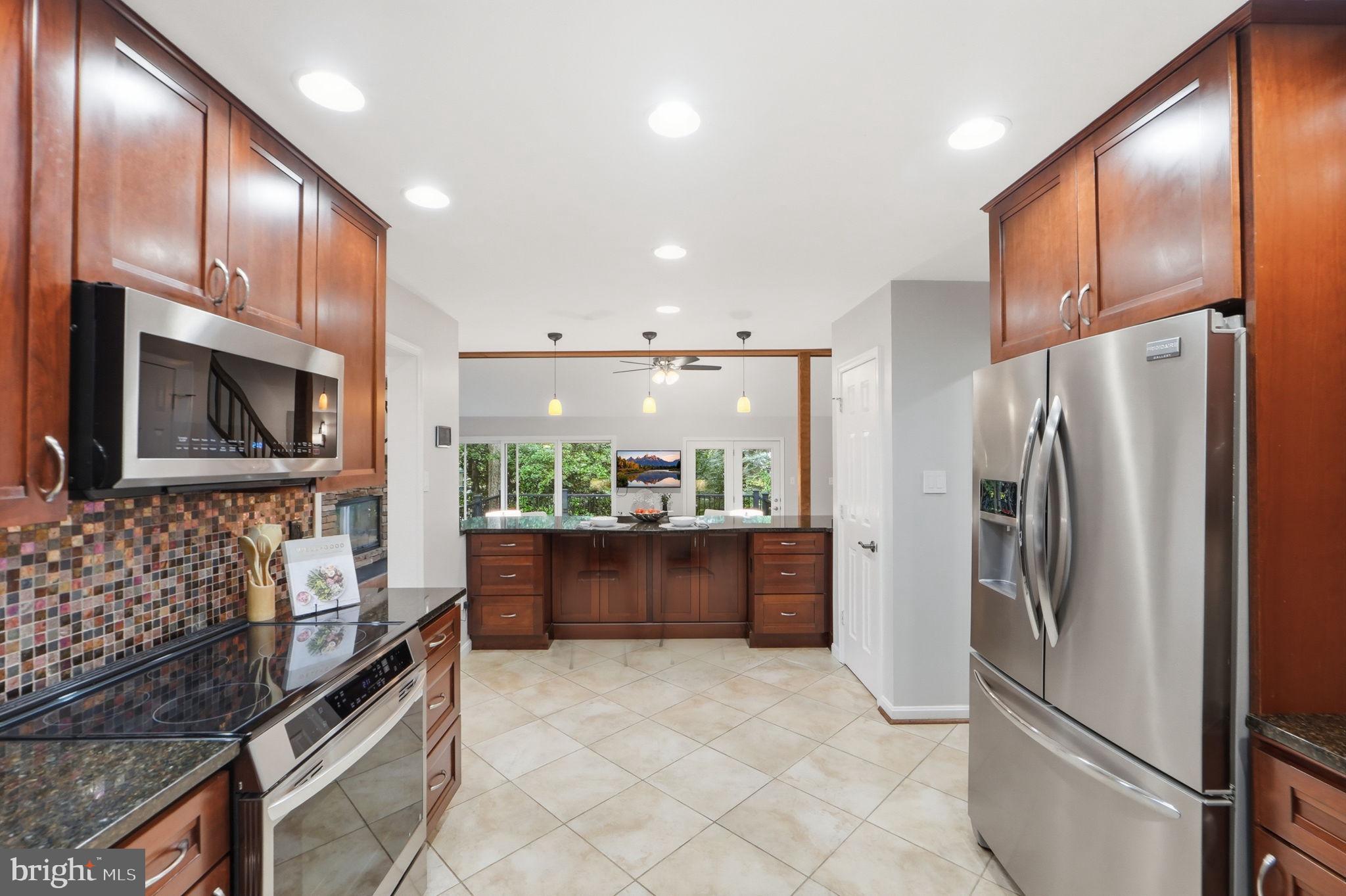 SOUTH RUN OAKS - Residential