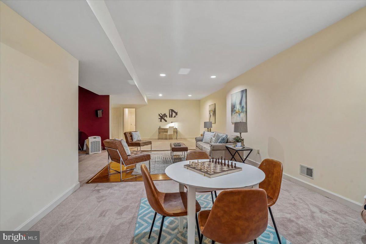 ESWORTHY PARK - Residential