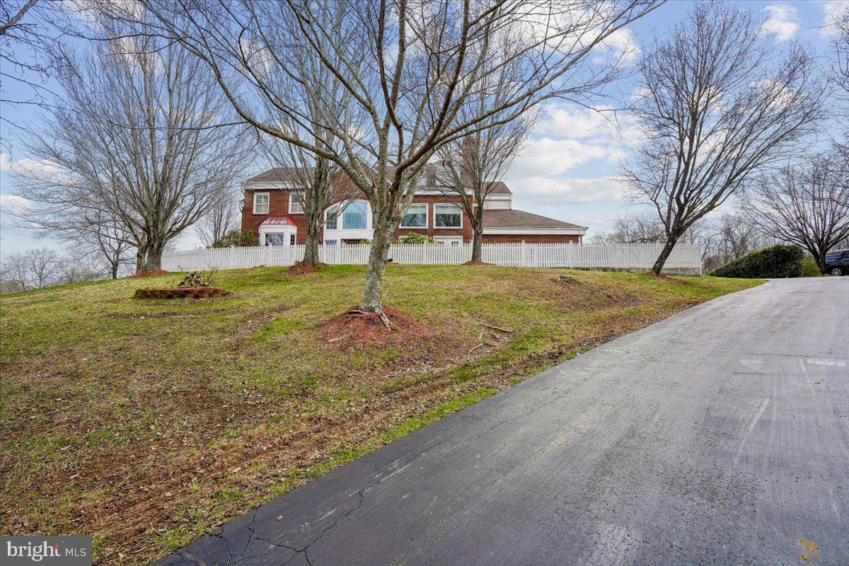 ESWORTHY PARK - Residential