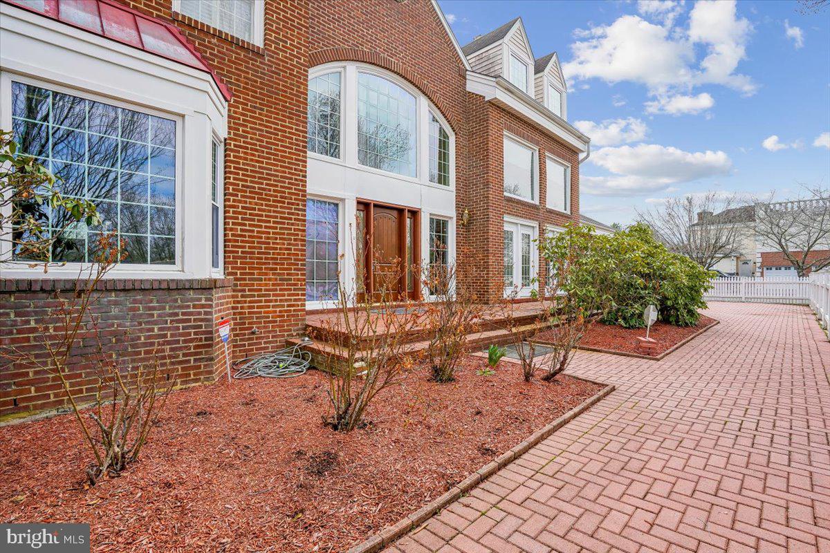 ESWORTHY PARK - Residential