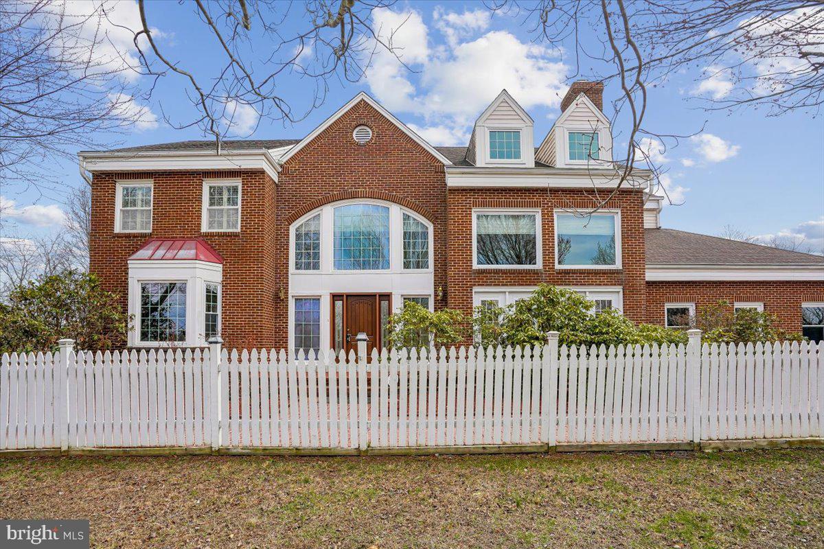 ESWORTHY PARK - Residential