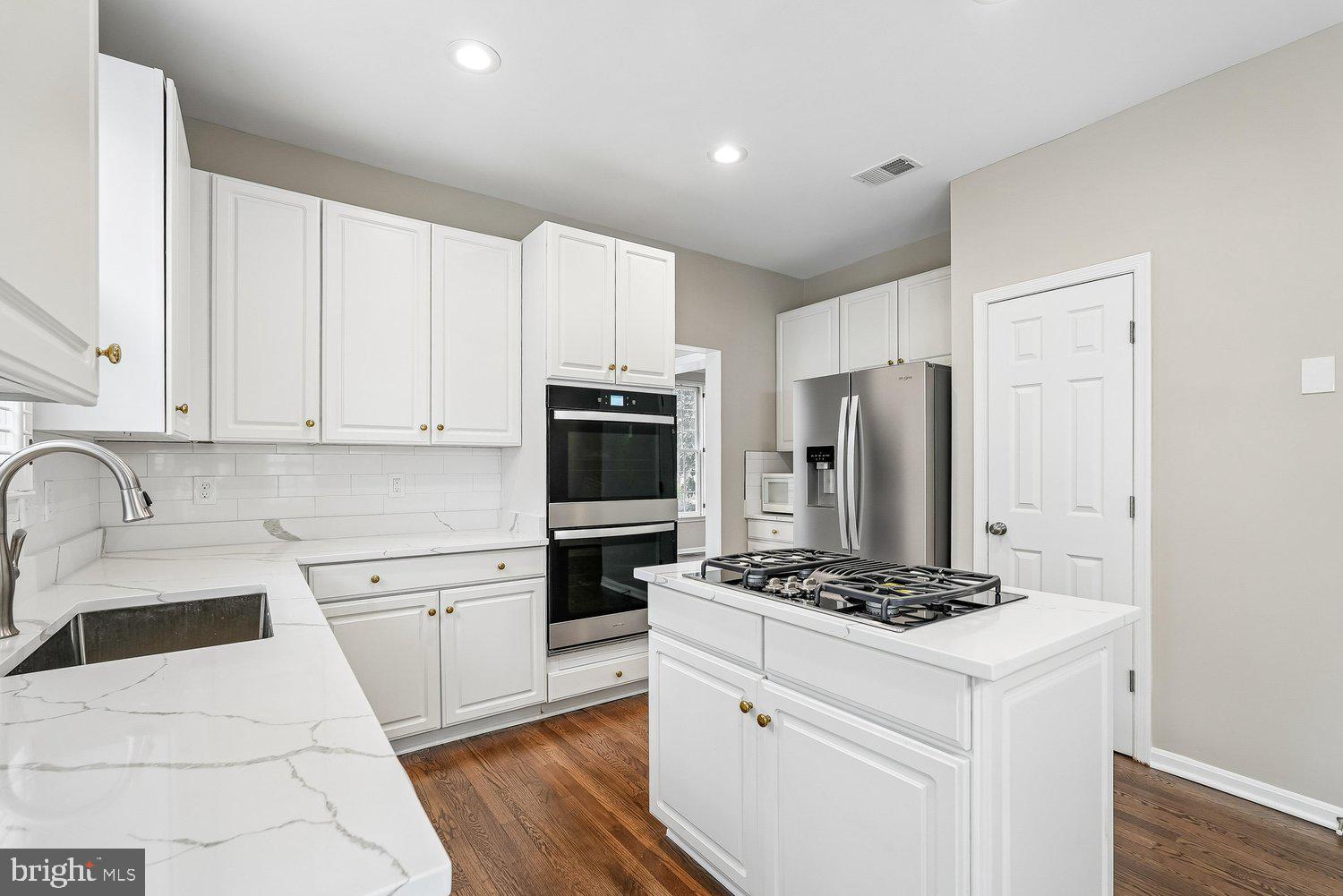 RESTON - Residential