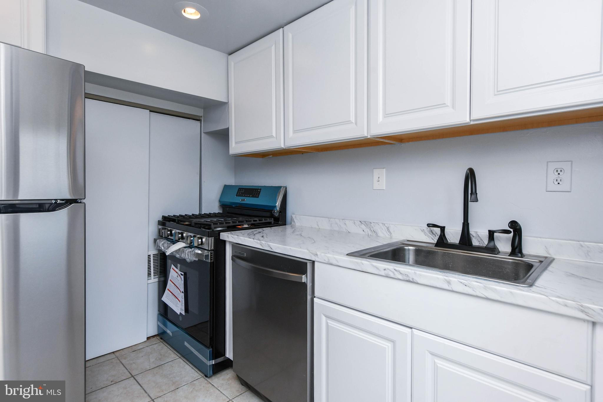 IVERSON MEWS CONDOMINIUM - Residential