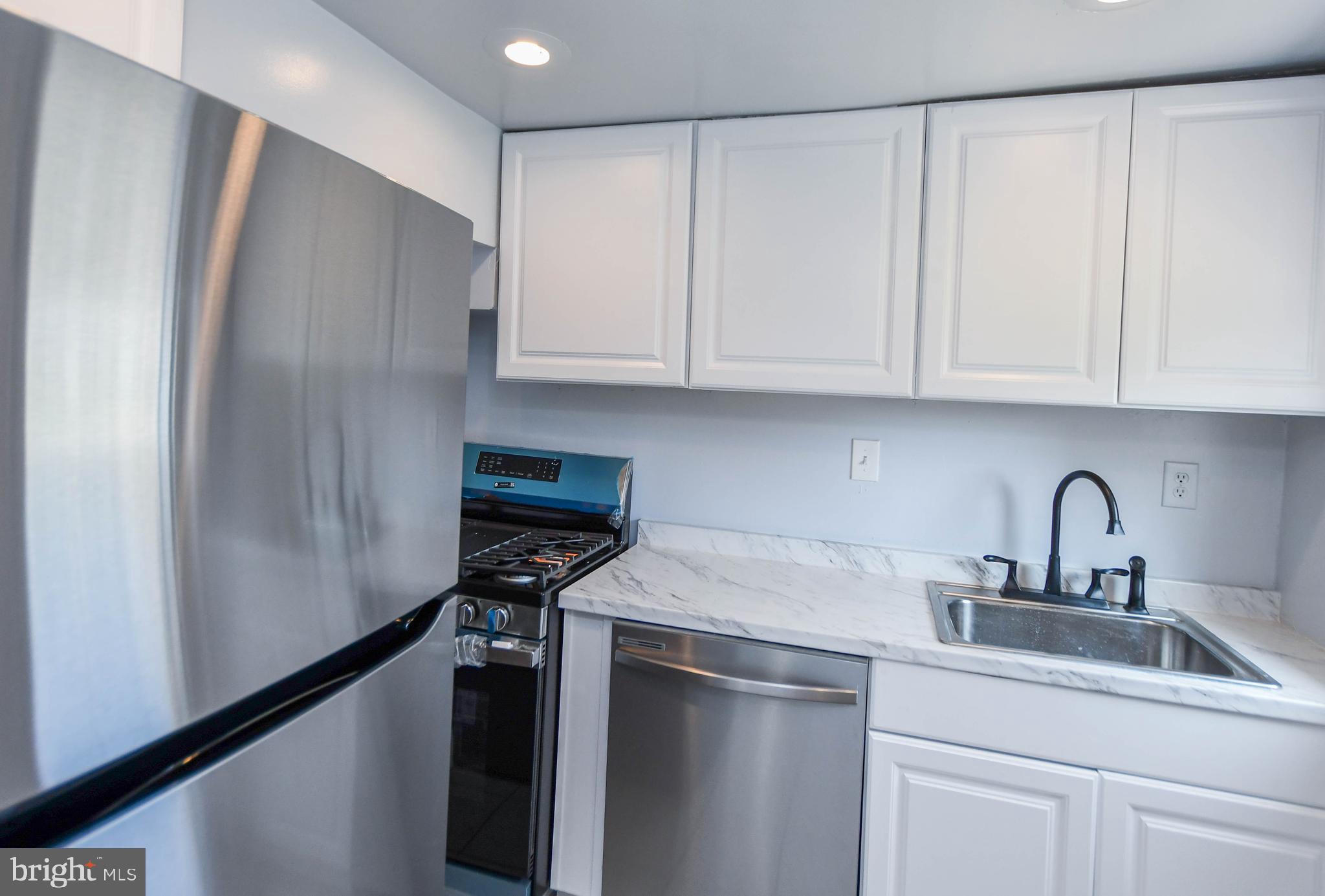 IVERSON MEWS CONDOMINIUM - Residential