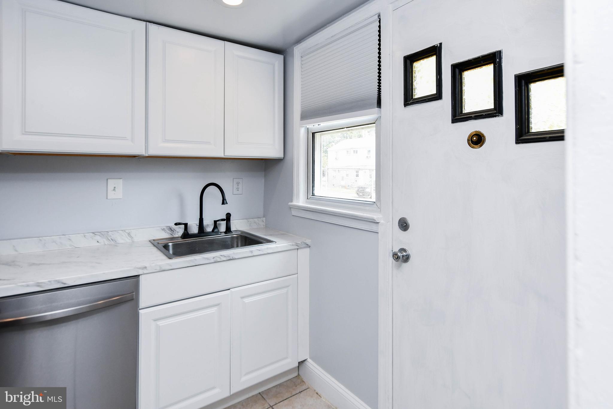 IVERSON MEWS CONDOMINIUM - Residential