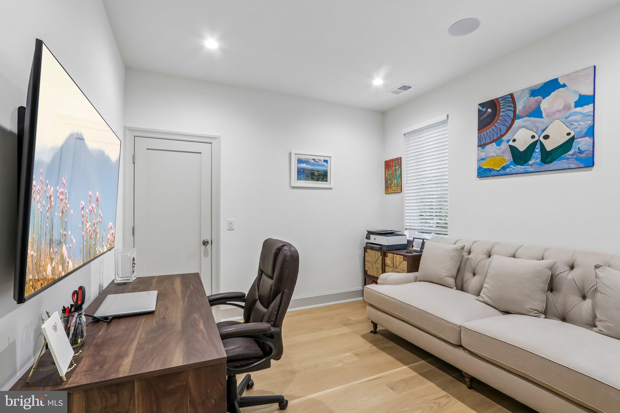 COLLEGE PARK - Residential