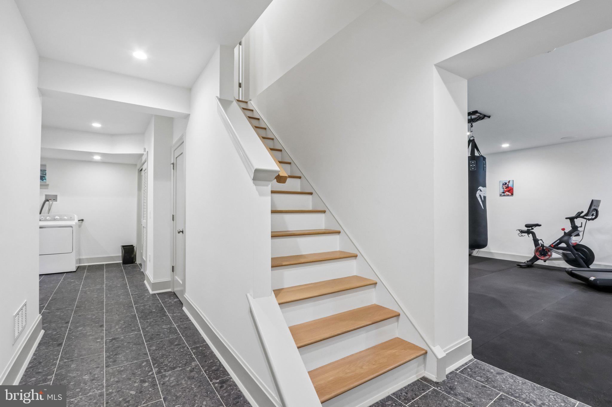 COLLEGE PARK - Residential