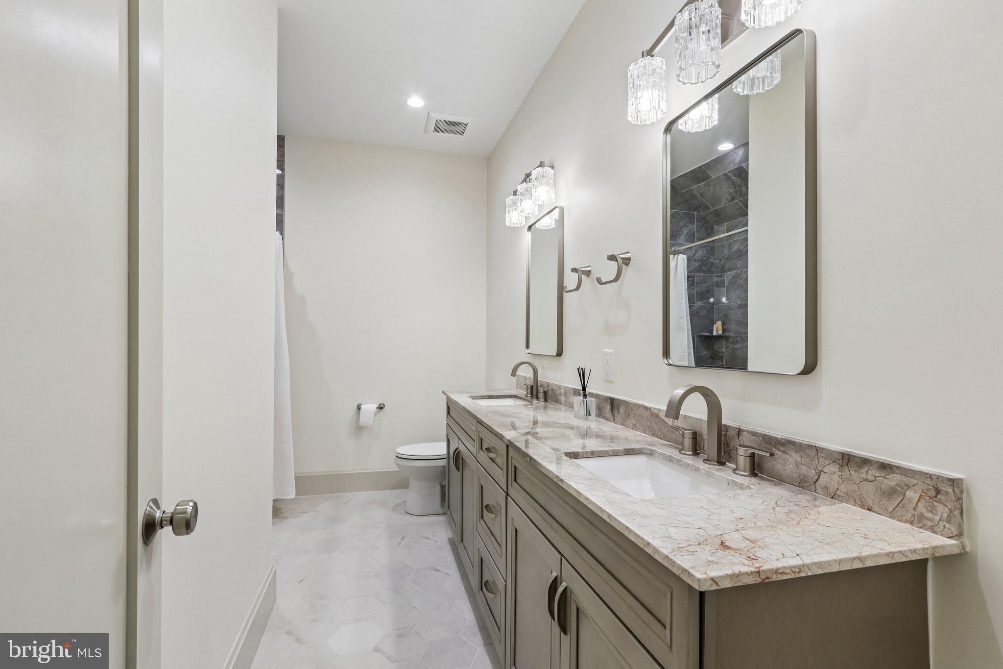 COLLEGE PARK - Residential