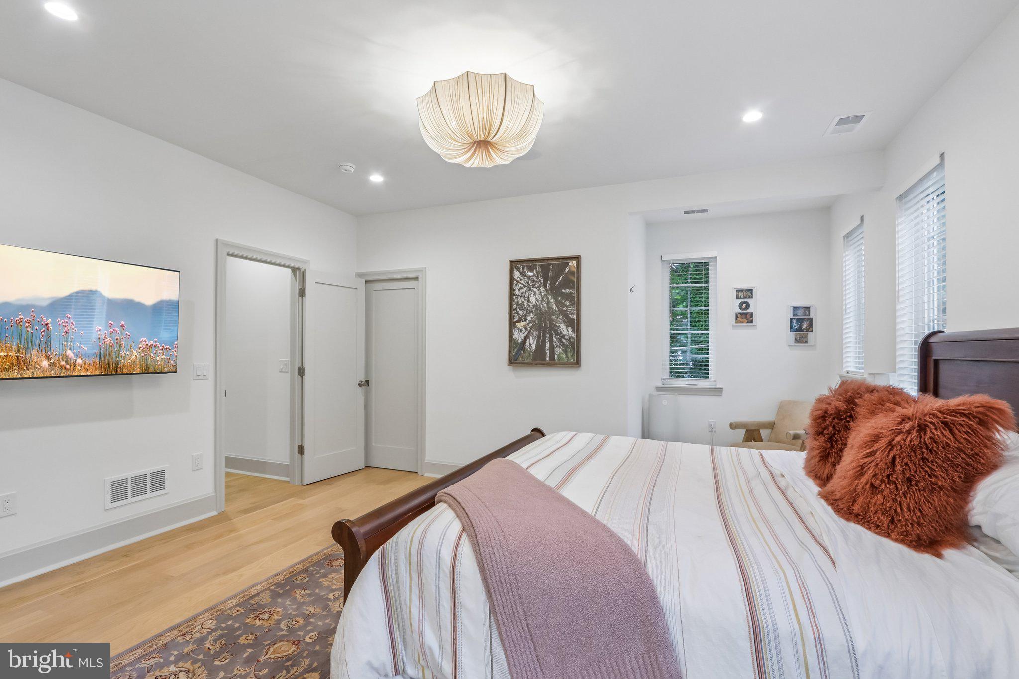 COLLEGE PARK - Residential