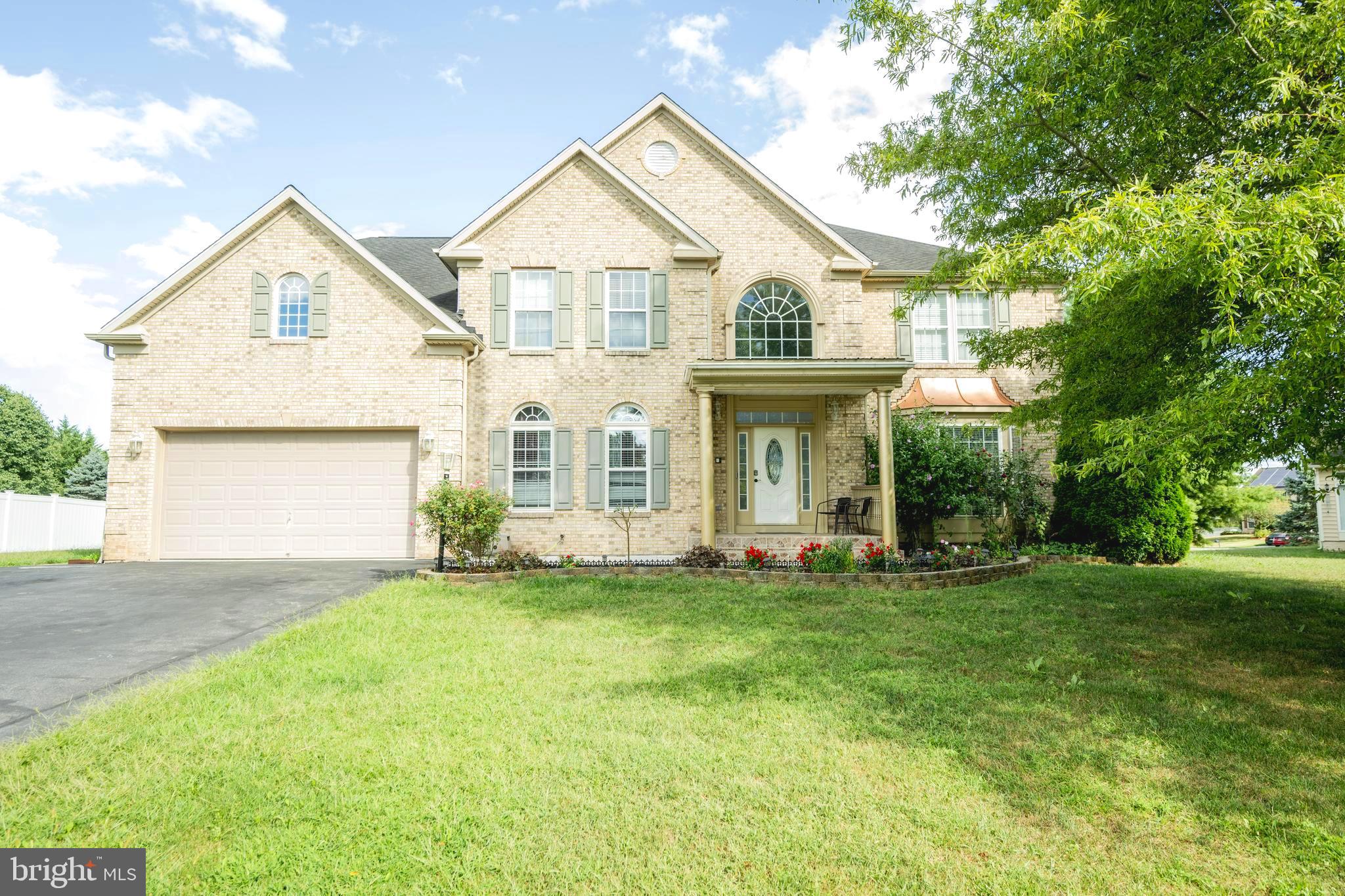 PARADISE MANOR - Residential