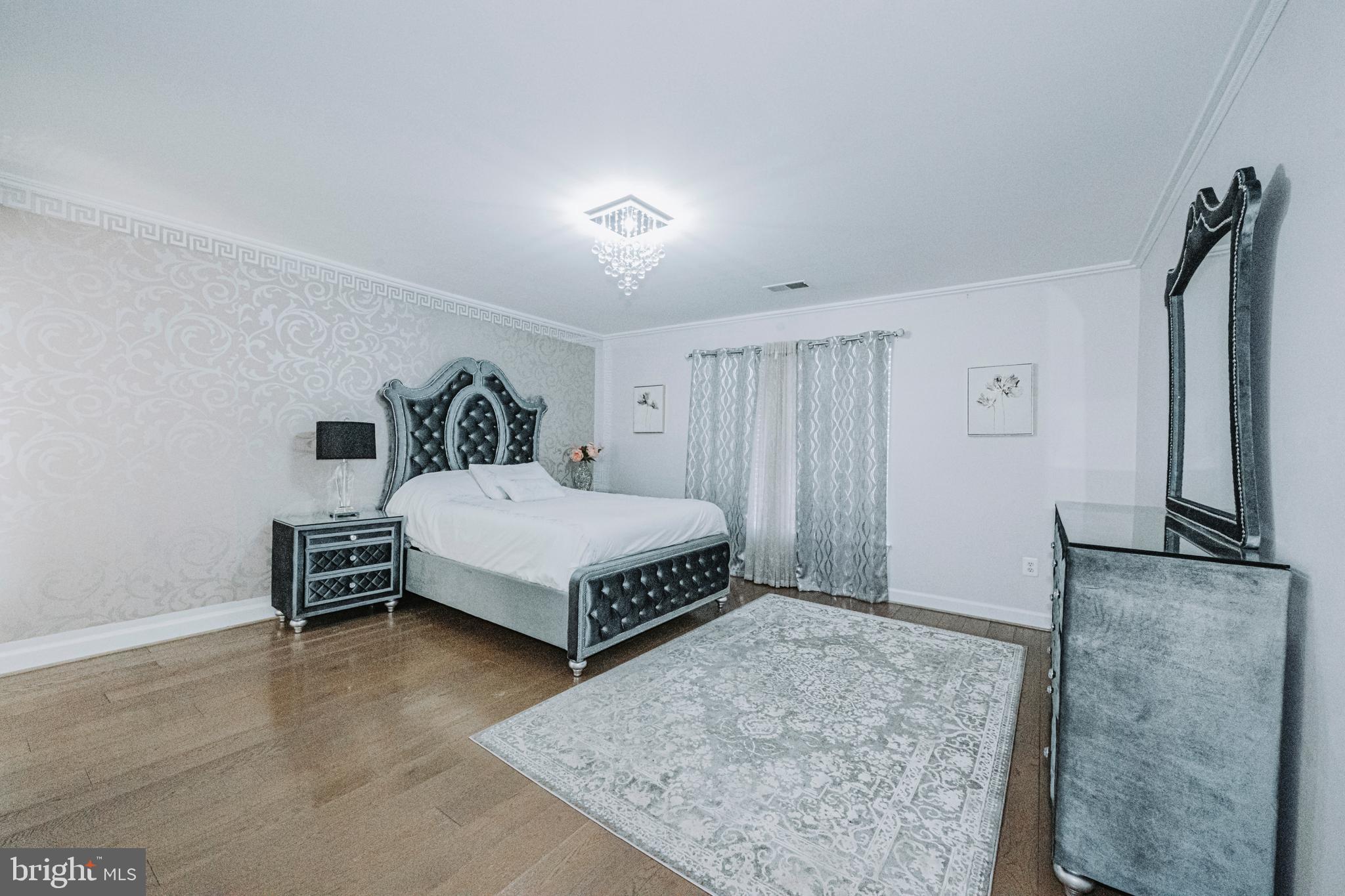 PARADISE MANOR - Residential