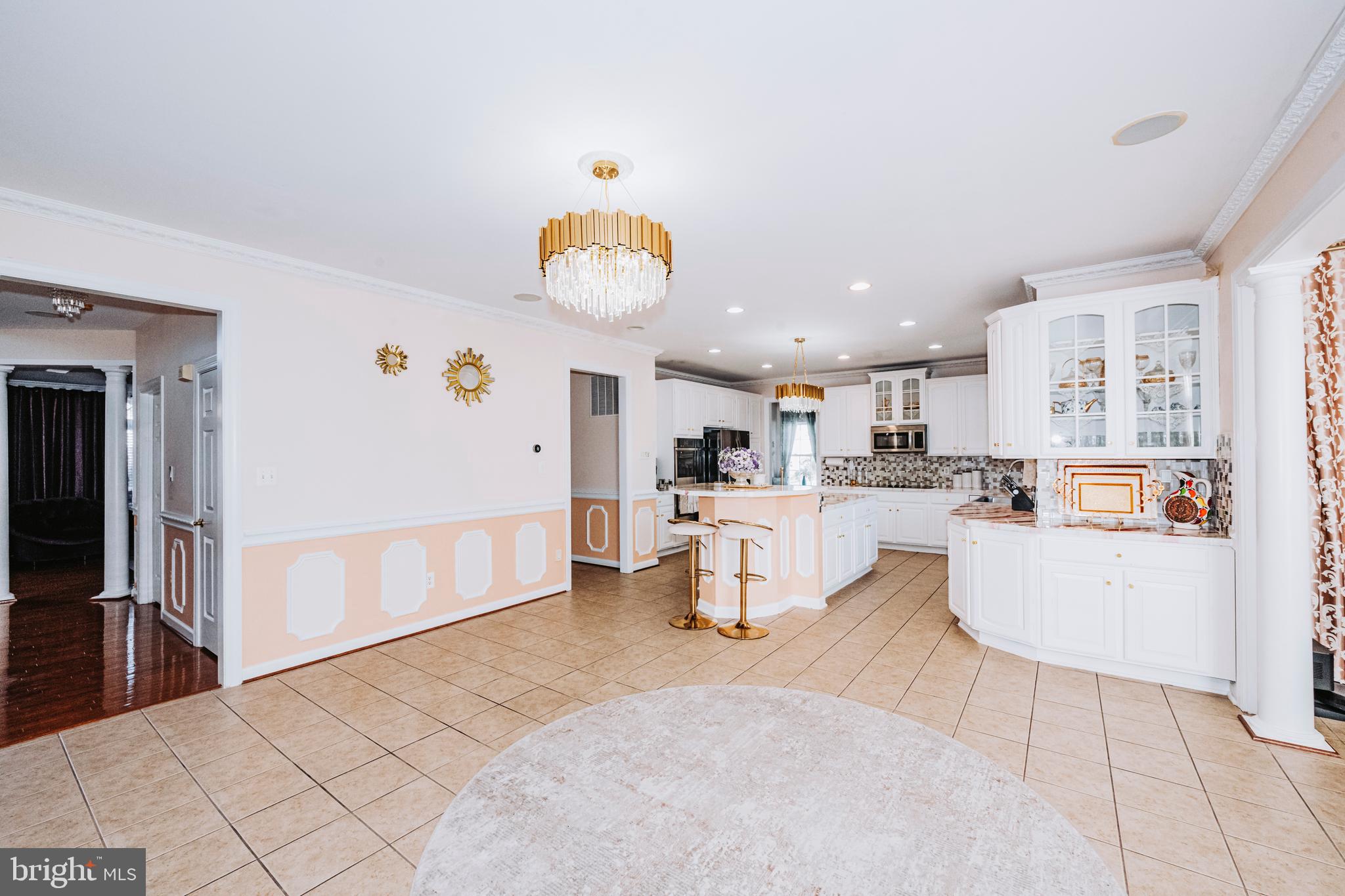 PARADISE MANOR - Residential