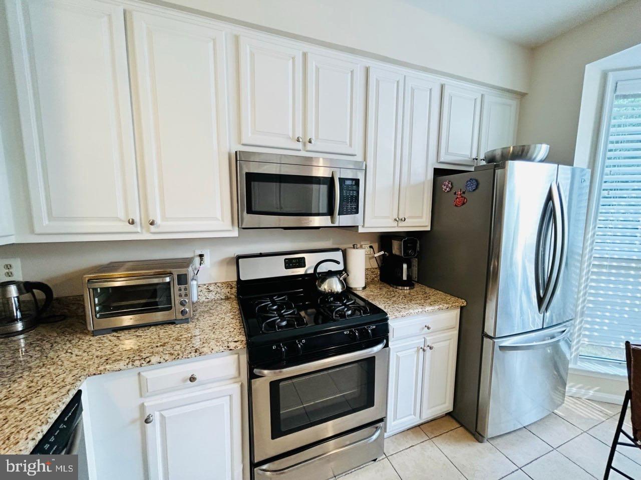 CASCADES/LOWES - Residential Lease