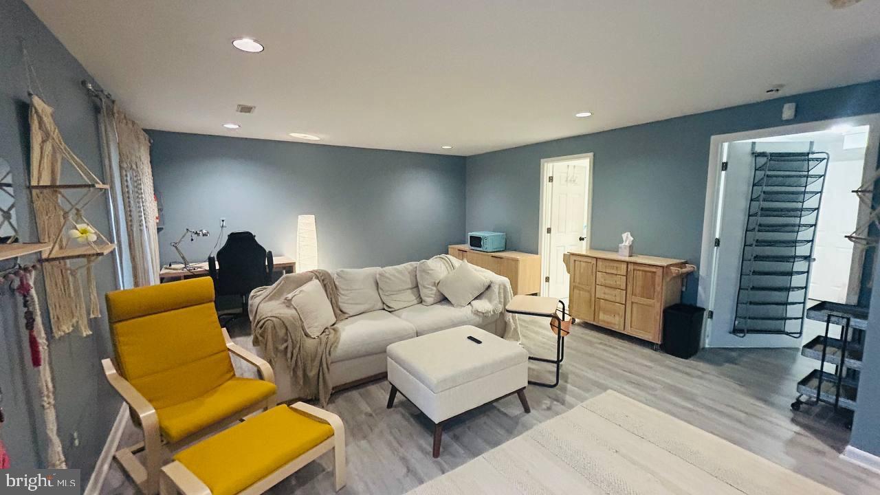CASCADES/LOWES - Residential Lease