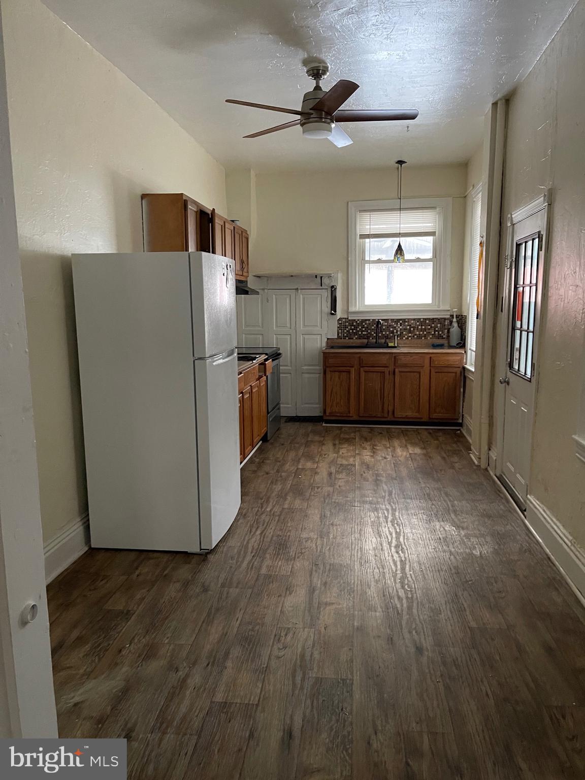 For rent is a remodeled 3 bedroom, 1 bathroom townhome in York city. Street parking right out front. Home has laundry on the second floor, comes with washer/dryer to use. Home has a fenced in back yard. Home is natural gas heat and central air.  Tenant pays all utilities and mows and maintains yard and snow removal. No Smoking, No Pets. $30 nonrefundable application fee required per applicant and if selected $40 admin fee. 615 Min. Credit Score