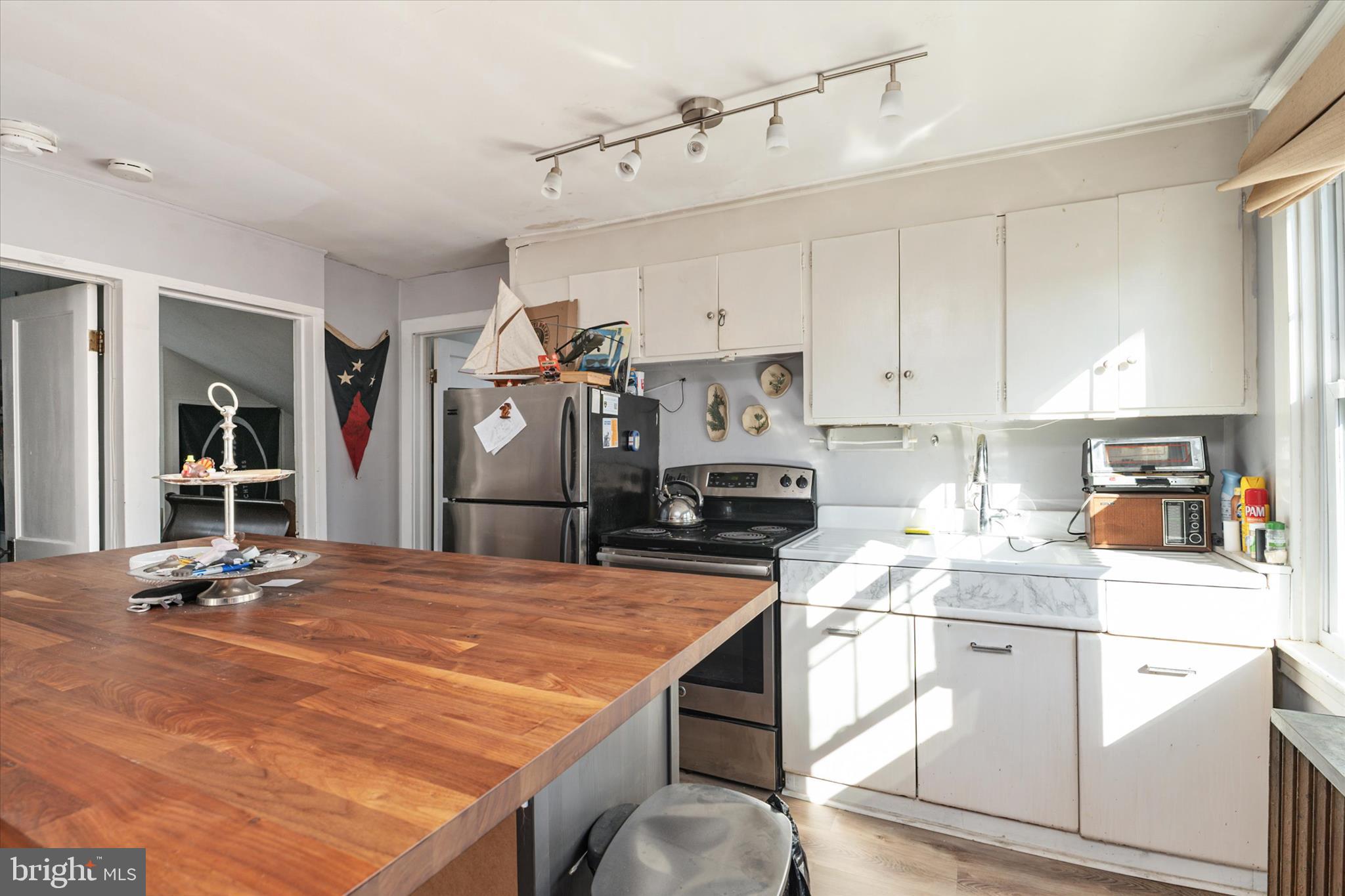 WEST ANNAPOLIS - Commercial Sale