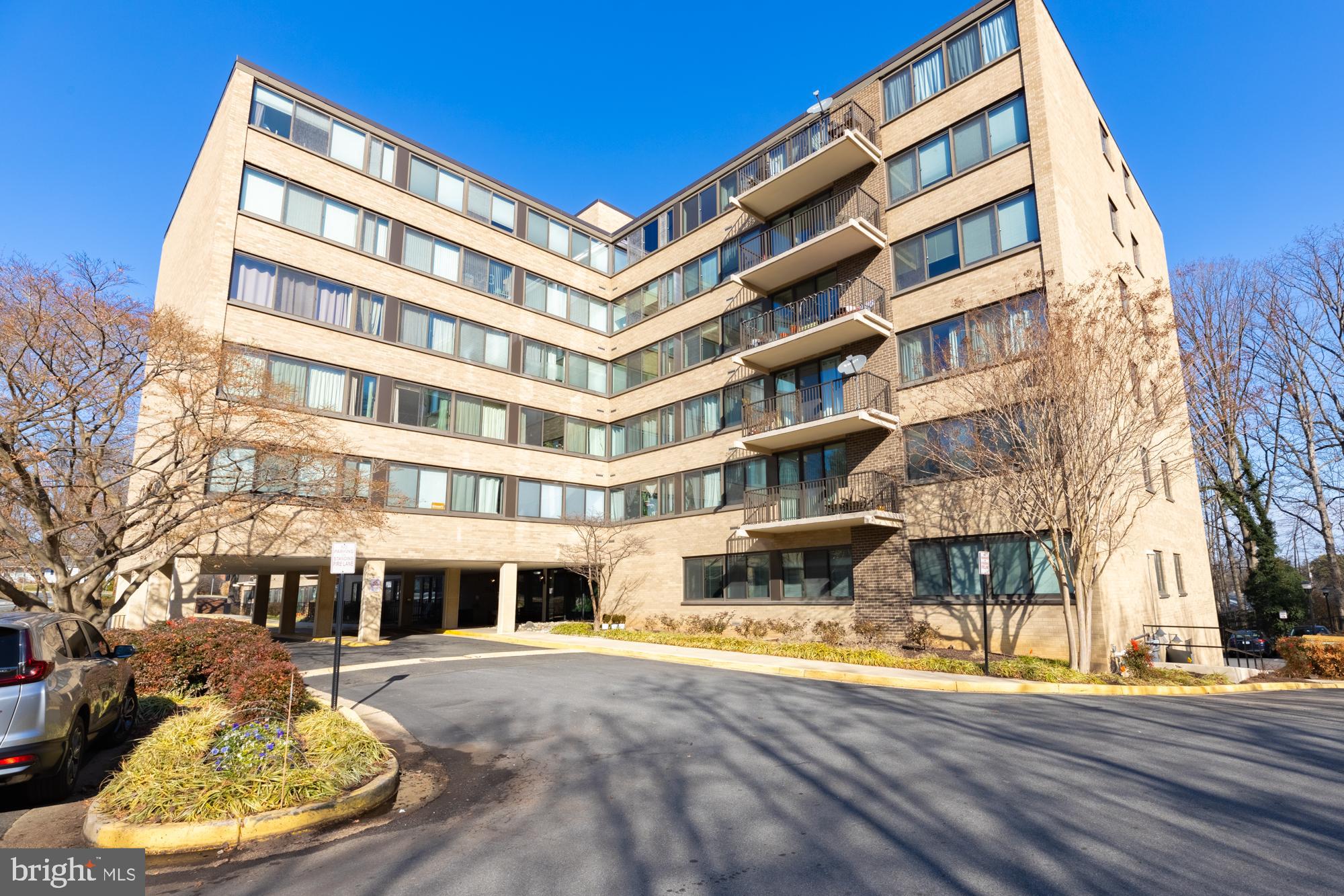 The attractive kitchen is updated with granite countertops, tile backsplash, and stainless steel appliances. East Falls Church metro is .9 miles from the building. Close to shopping and restaurants. All utilities included in the condo fee. Convenient to I-66, BJs, Eden Center, Upton Hill Regional Park. Bike room, party room, well-maintained building Picnic area with grills.