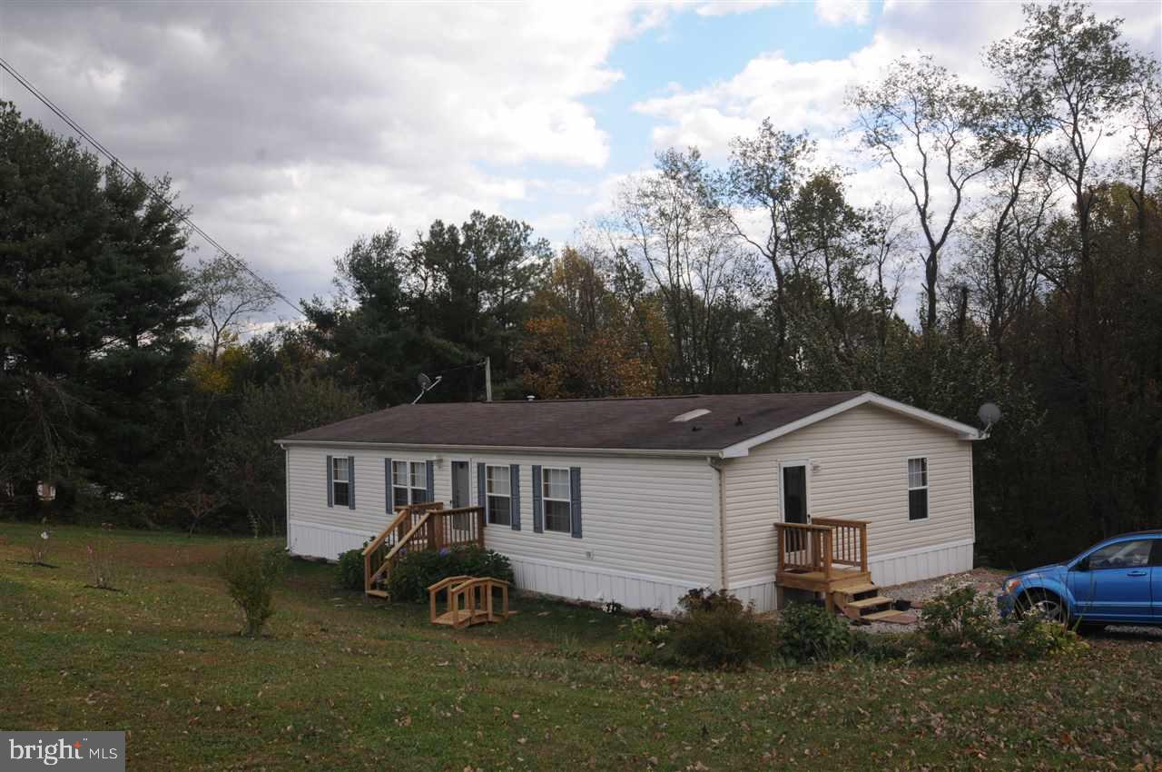 Spacious and clean home on almost one acre. Open floor plan with very spacious kitchen with an extra room for dining or family room. Master bedroom has full bath with large soaking tub and separate shower. Walk-in closets in every bedroom. Deck, chicken coop and shed included. Brand new carpets throughout.