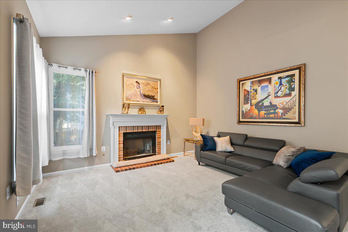 POTOMAC HUNT - Residential