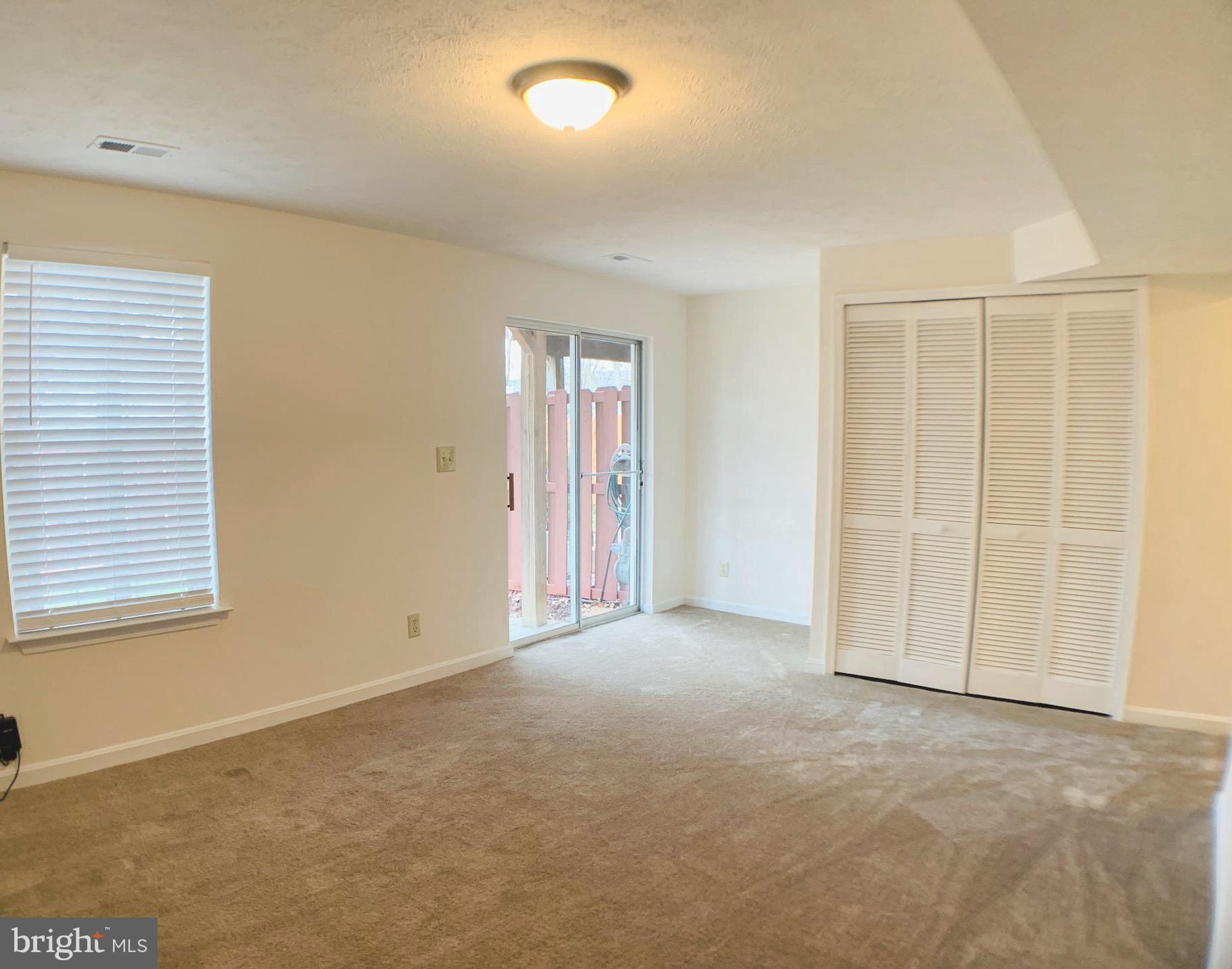 HAMPTON OAKS - Residential Lease