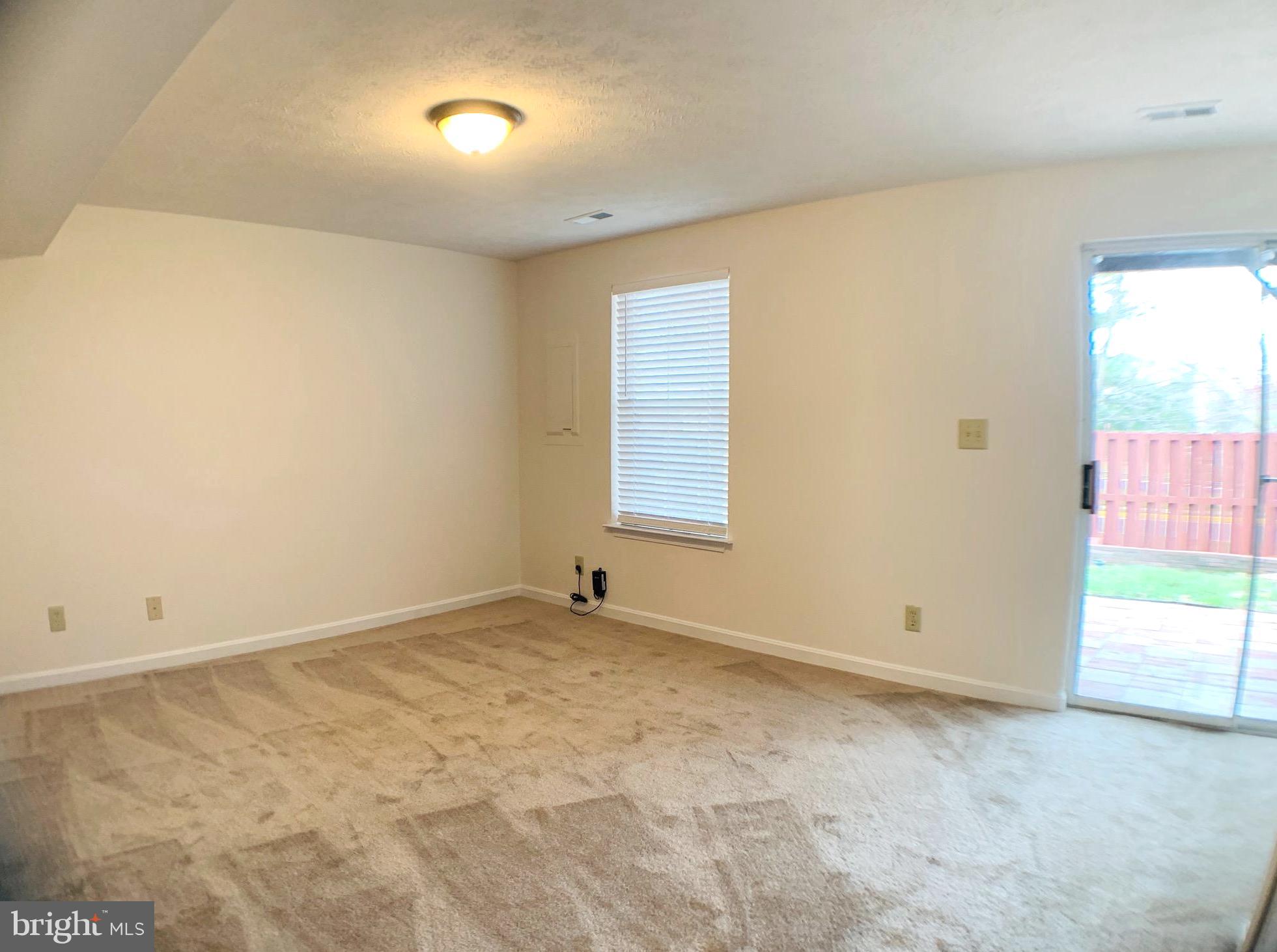 HAMPTON OAKS - Residential Lease