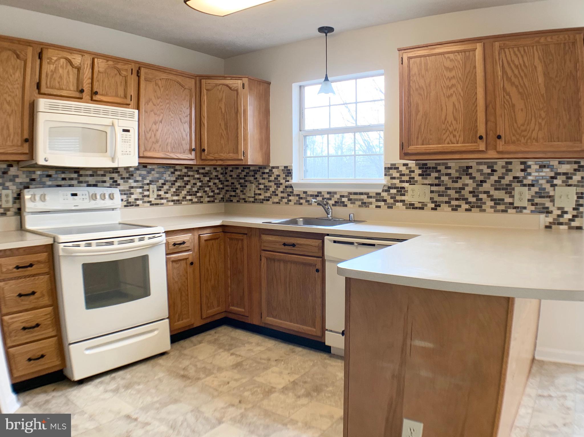 HAMPTON OAKS - Residential Lease