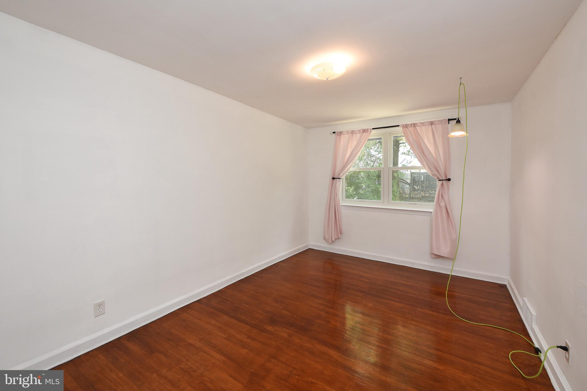 OXFORD CIRCLE - Residential Income