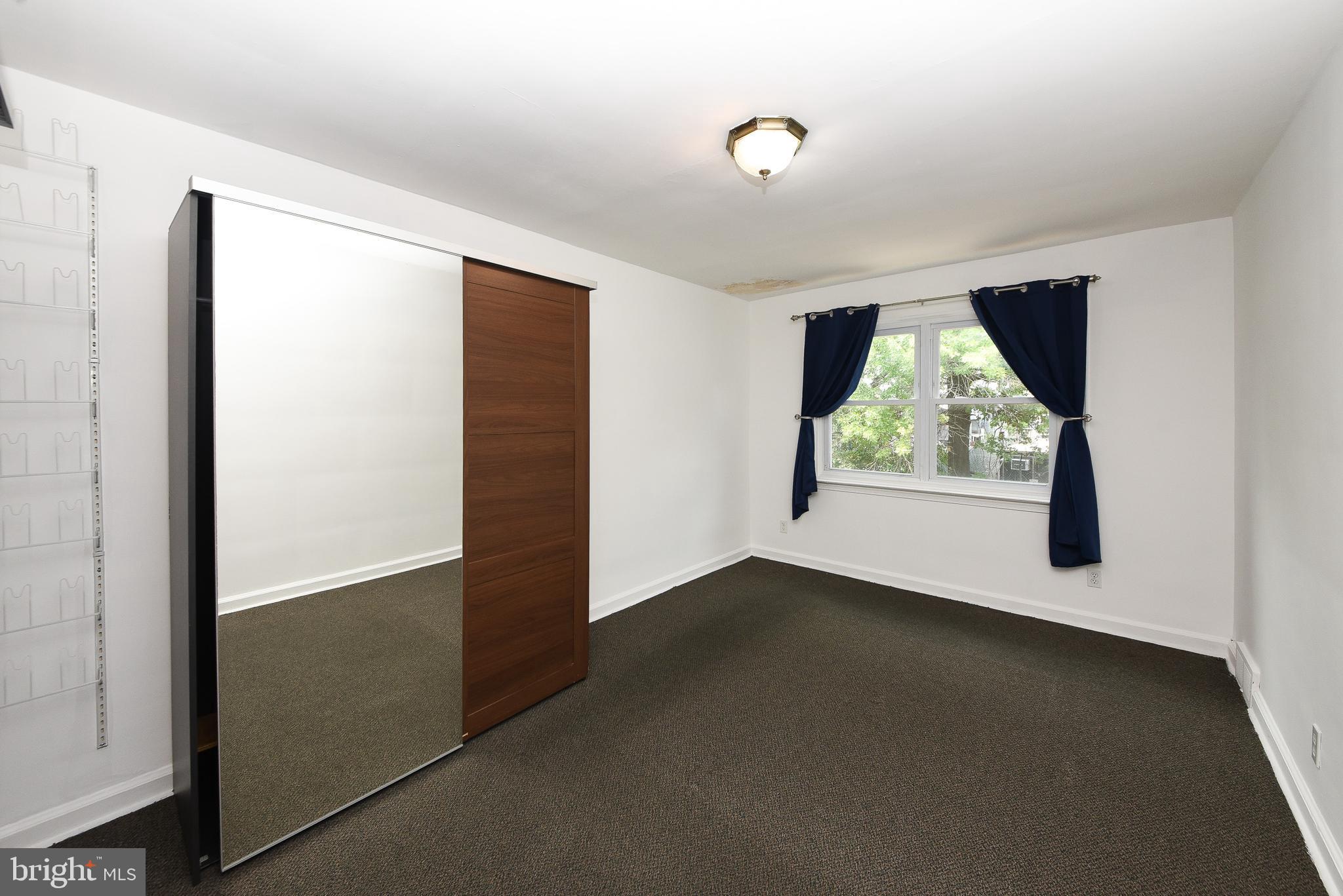 OXFORD CIRCLE - Residential Income